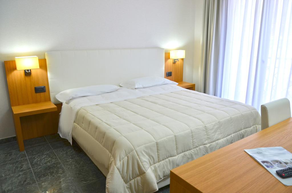 Standard Double or Twin Room,172679958:JPEG