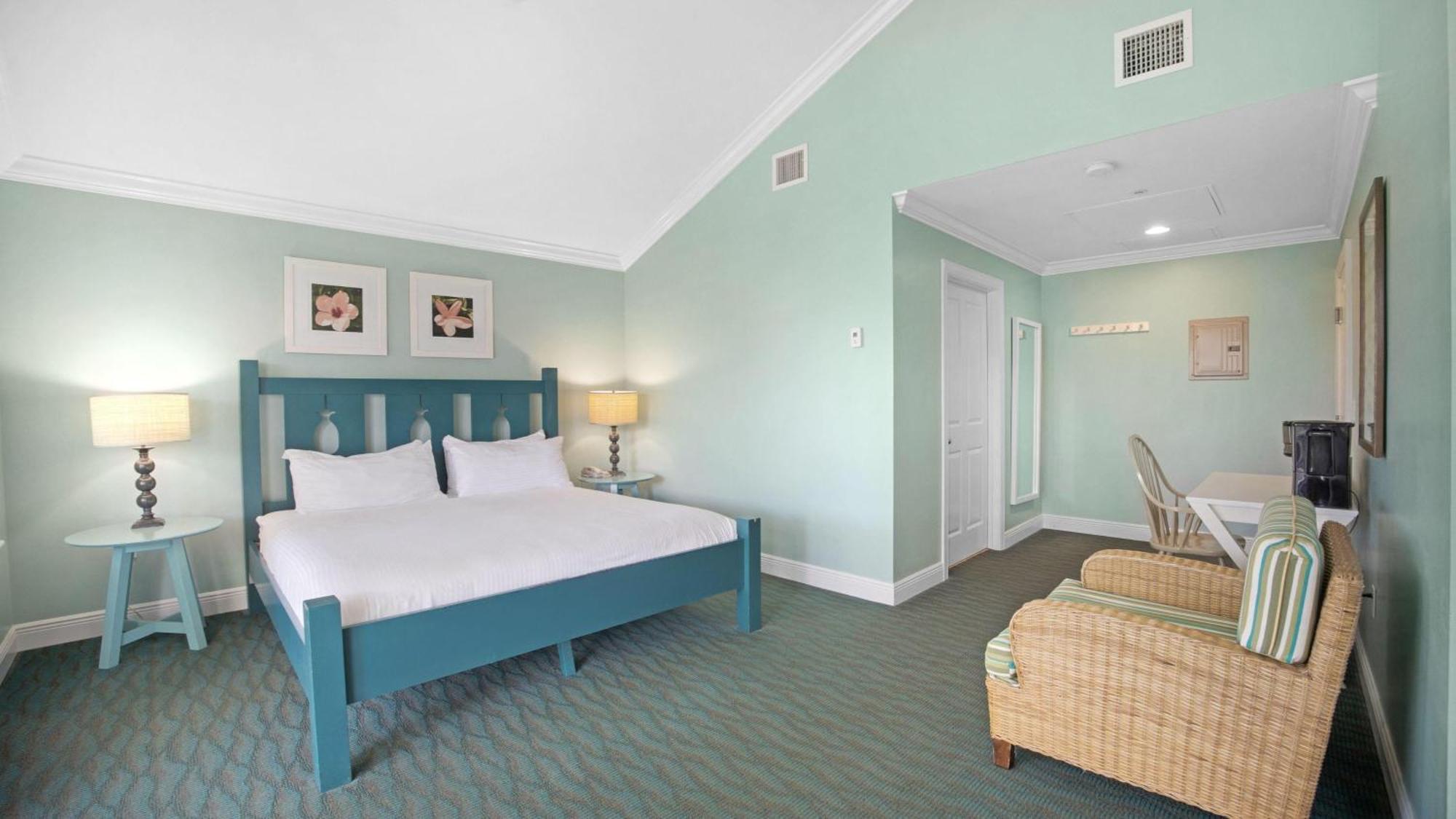 Tropical Garden King Guestroom