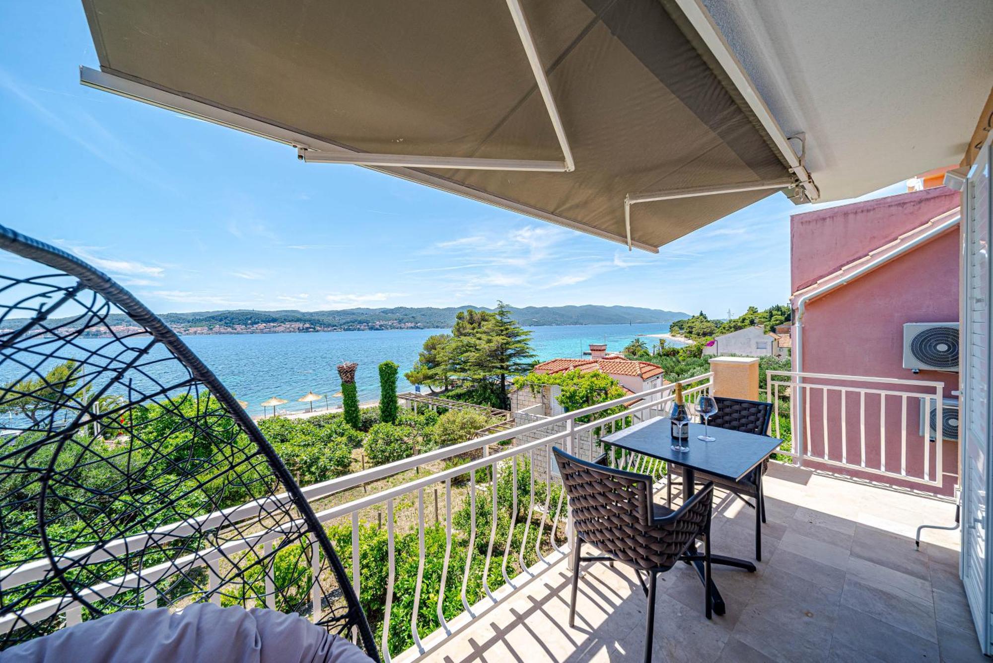 Deluxe Double Room with Balcony and Sea View