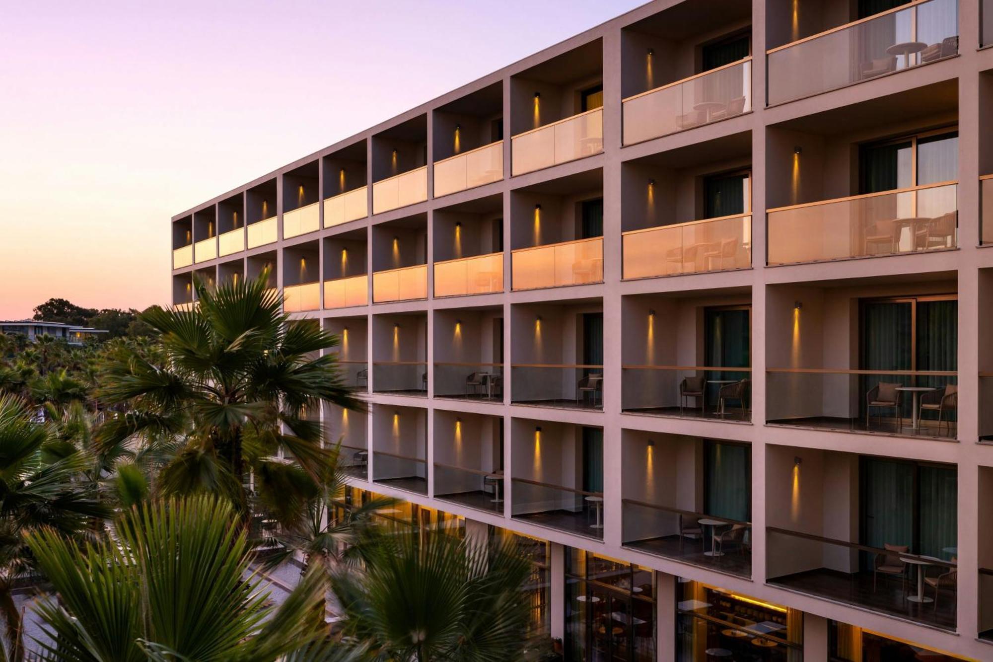 Deluxe King Room Balcony Resort View