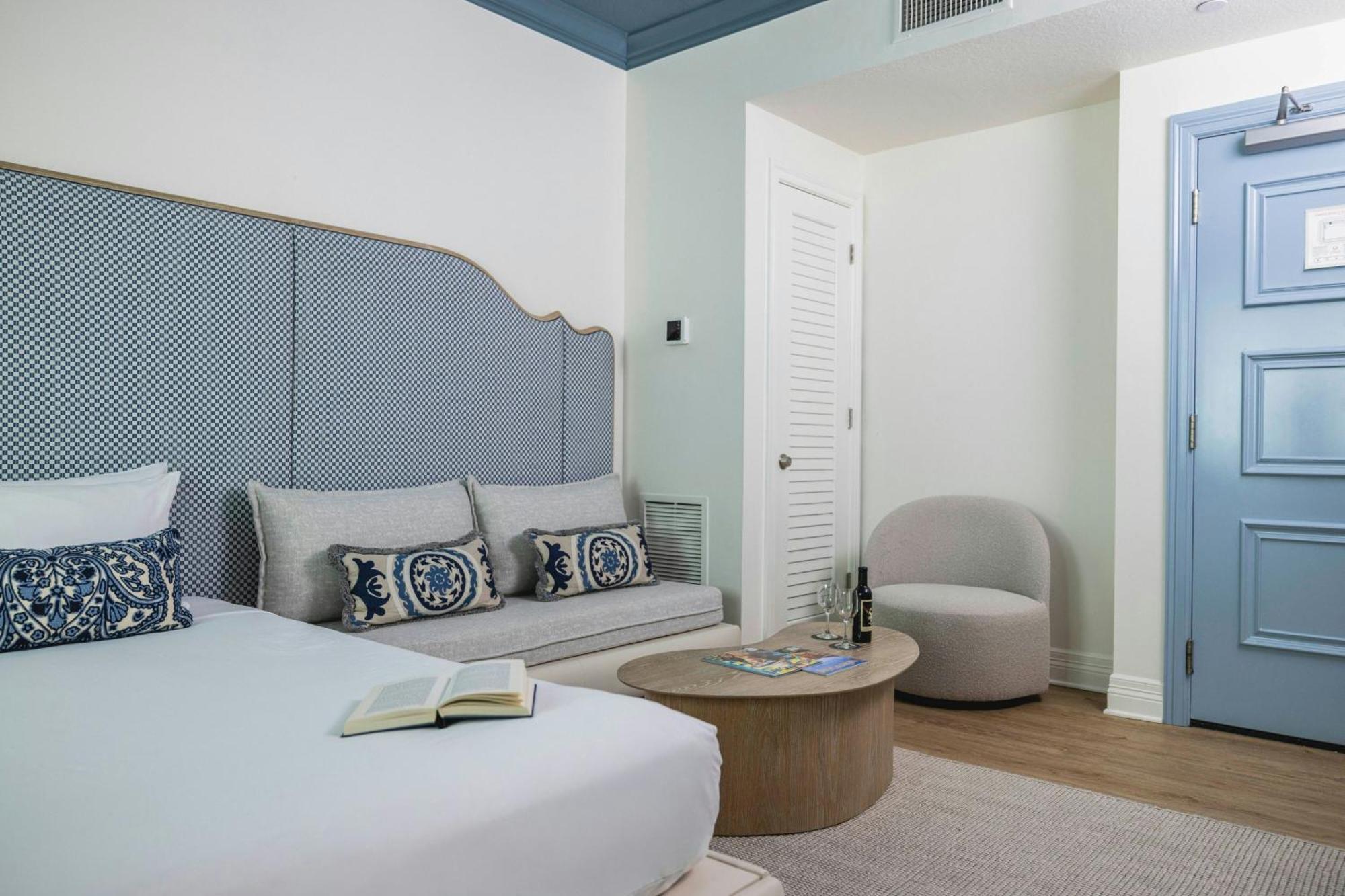 Habitación Interior con cama extragrande