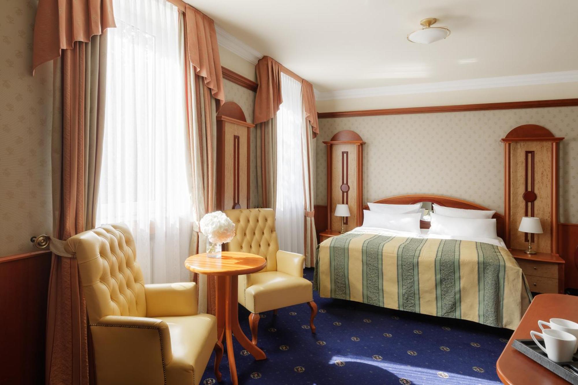 Superior Double Room with  Garden View