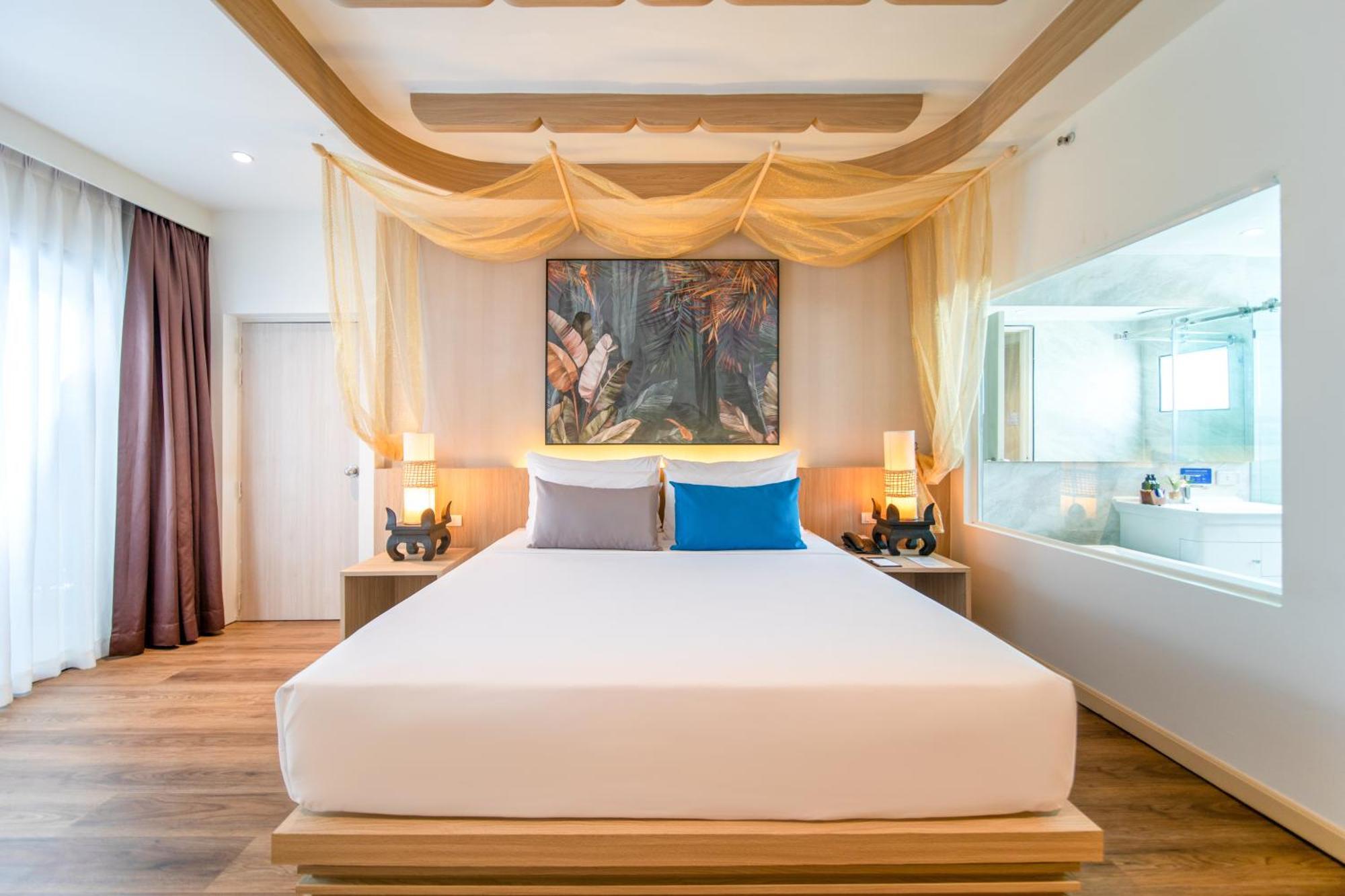 Deluxe Signature Pool Access