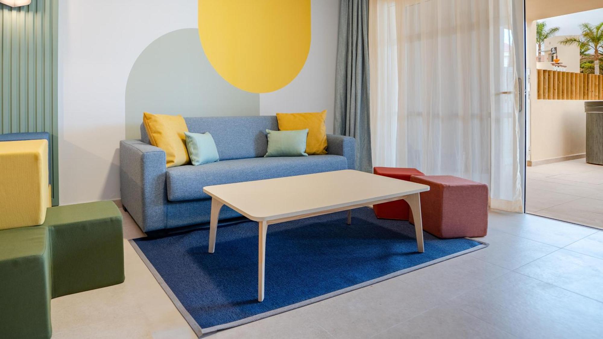 Suite infantil Premier con vistas a la piscina