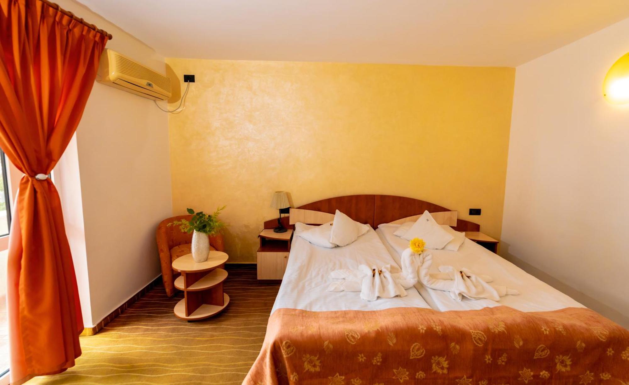 Double or Twin Room with Sea View