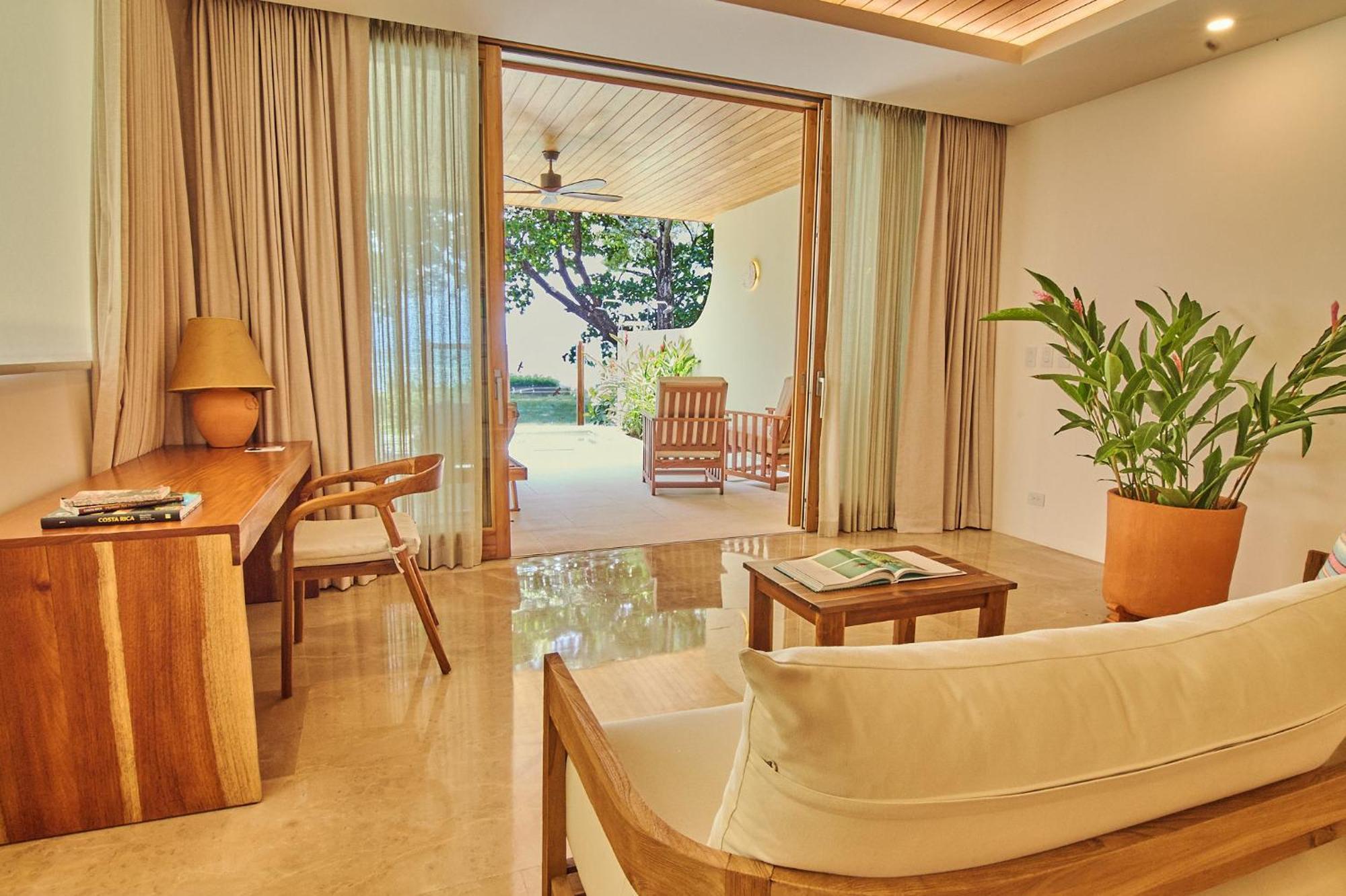 Beachfront Suite Terrace