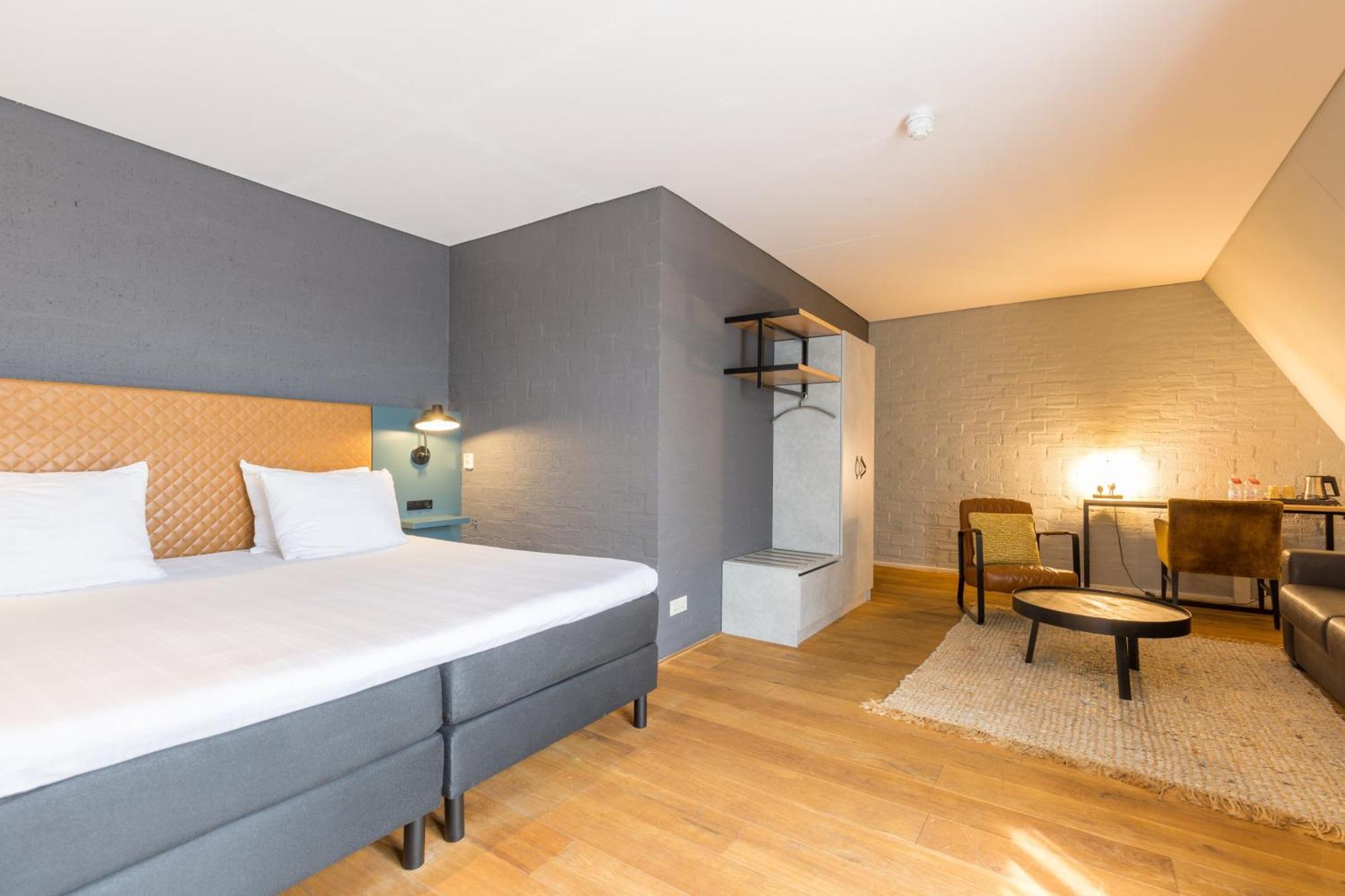 Suite 1 Twin Bed,1742573073:JPEG