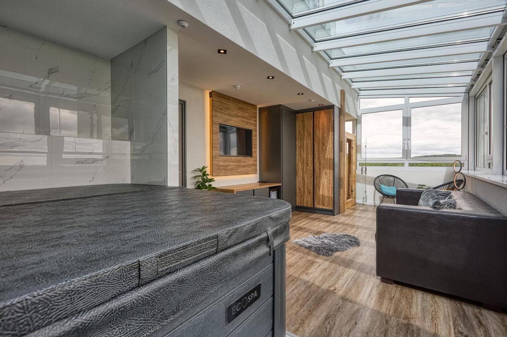 Sky Suite Jacuzzi Infrasauna,1742594347:JPEG