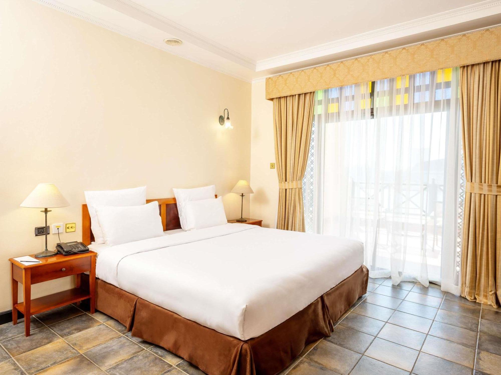 One Bedroom Suite with Balcony Sea View