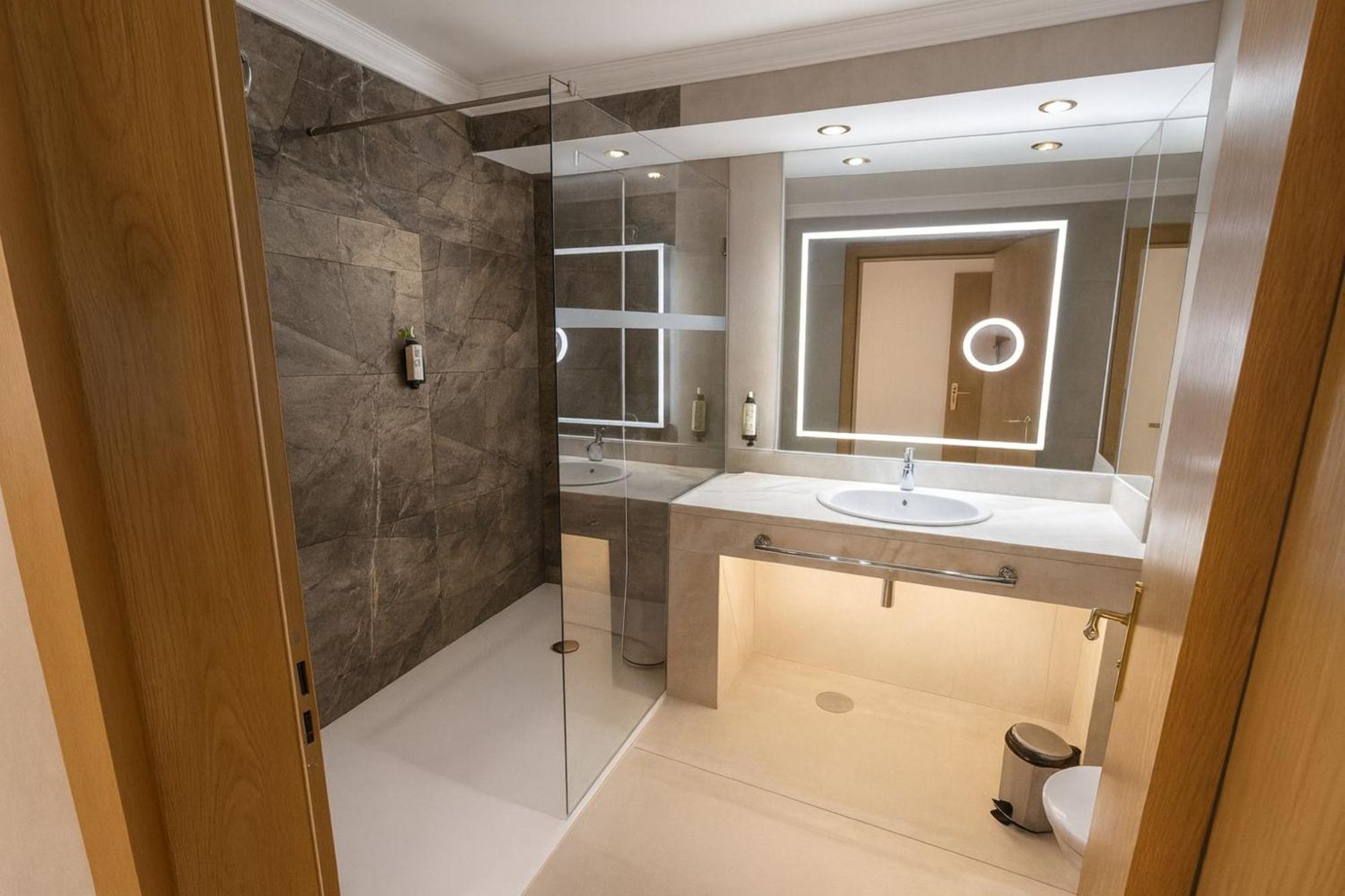 Deluxe Suite Sea View