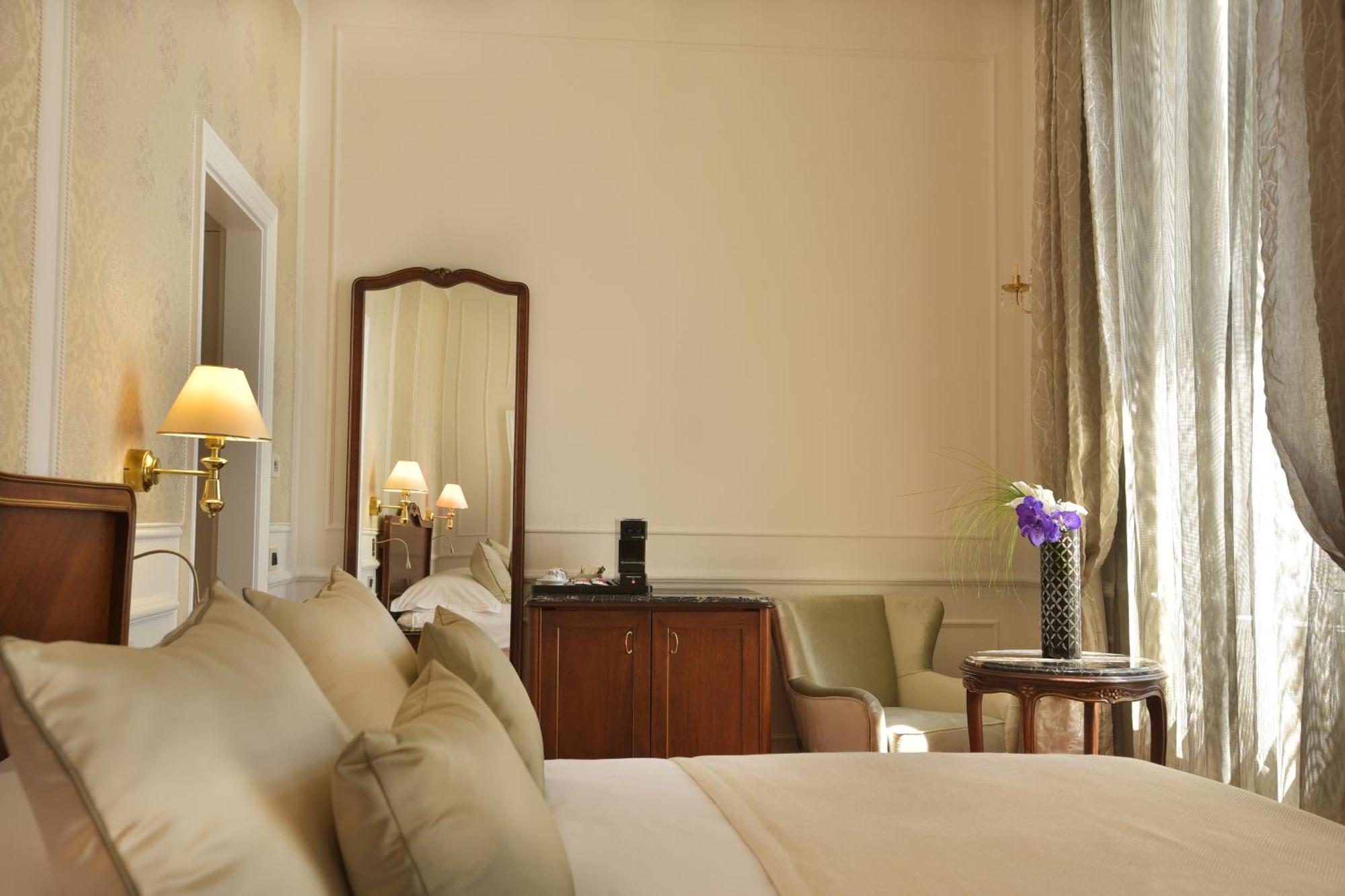 Deluxe Double Room with Balcony and Sea View