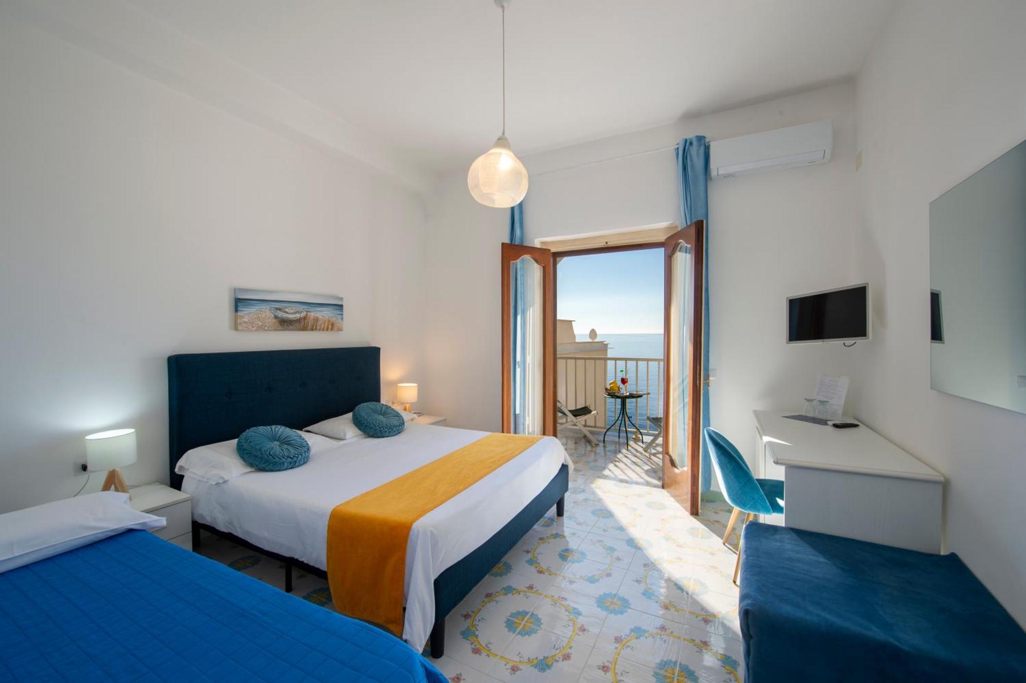 Habitación Triple Superior con vistas al mar