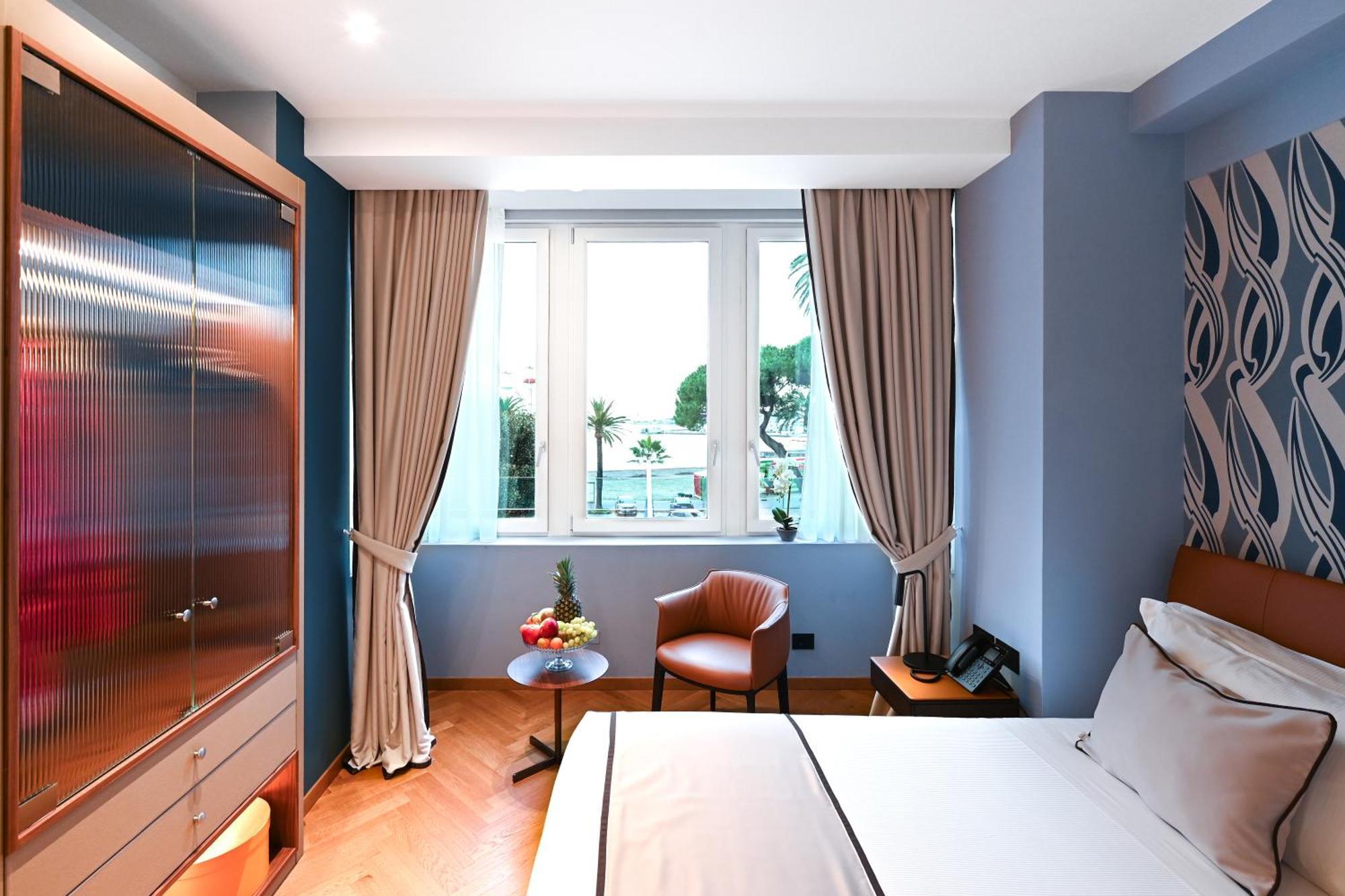 Deluxe Double or Twin Room with Sea View