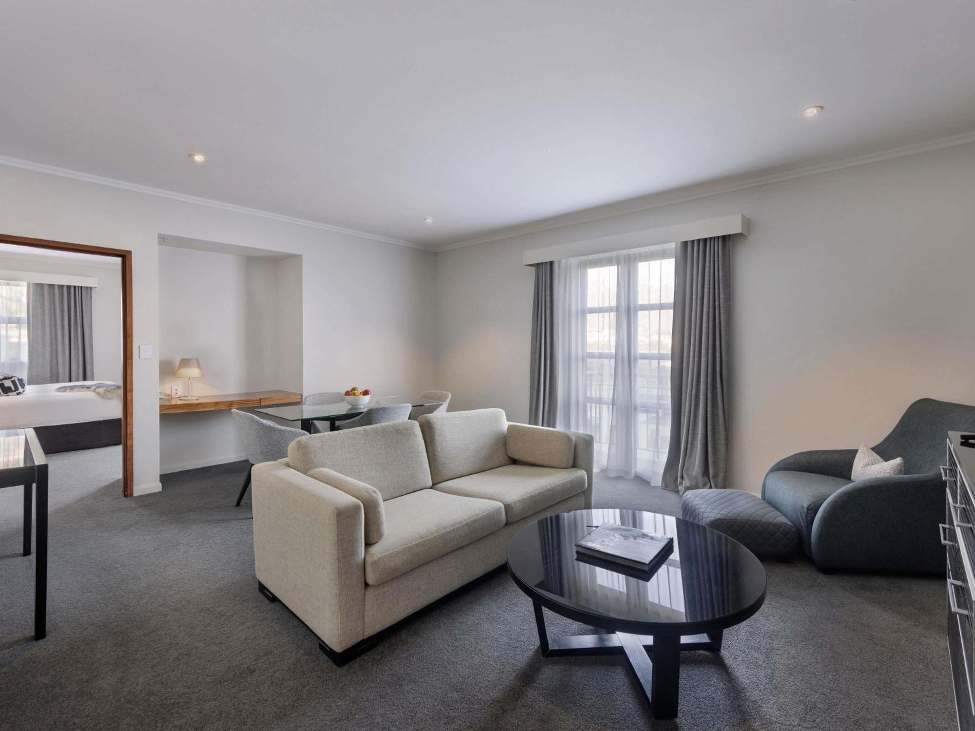 Suite Junior con cama extragrande y balcón