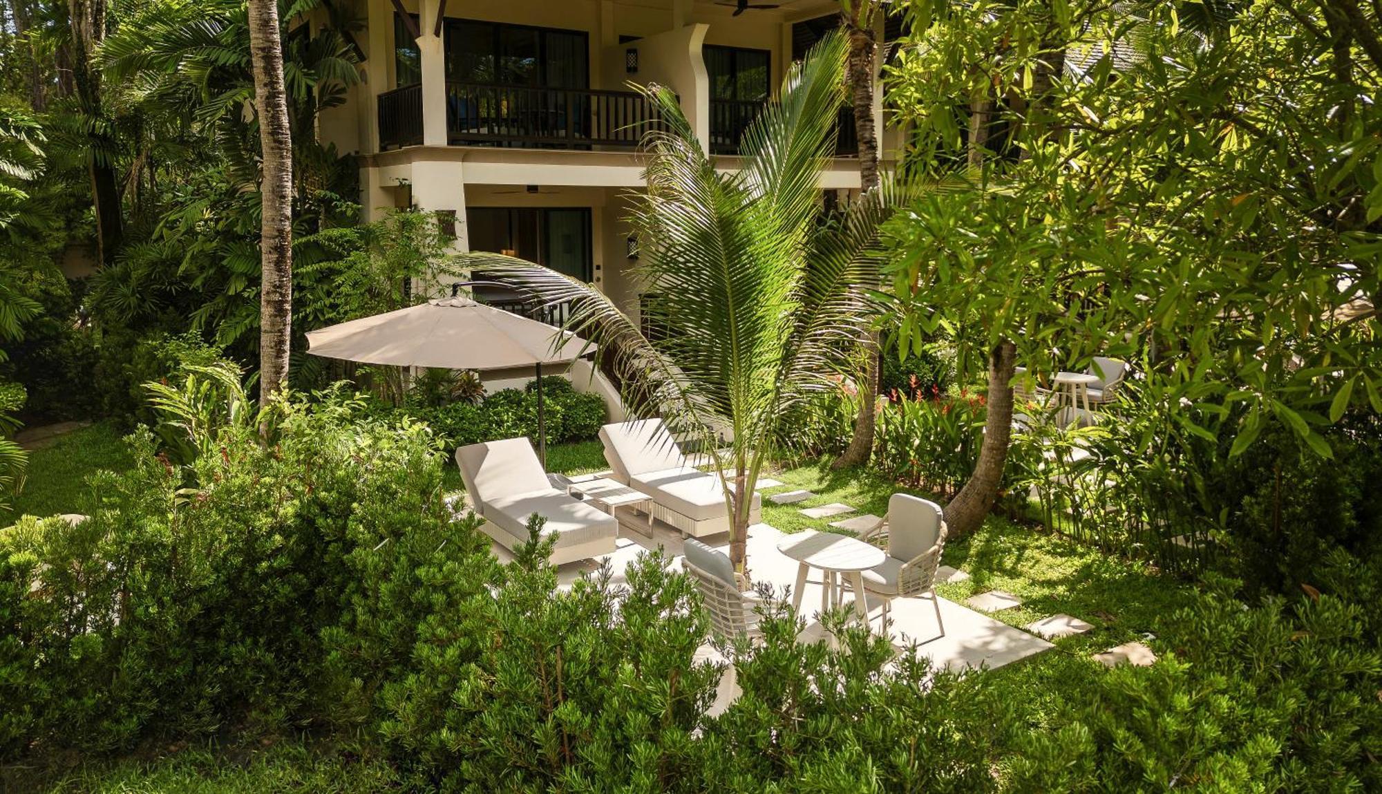 Deluxe Garden Pavilion King Room Lower Floor Airport Shuttle