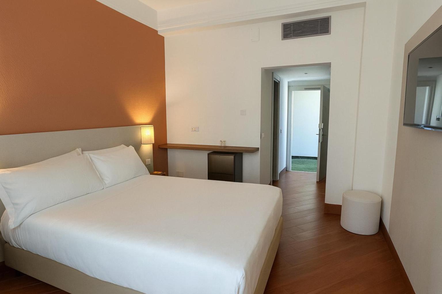 Basic Single Room French Bed,1742654348:JPEG