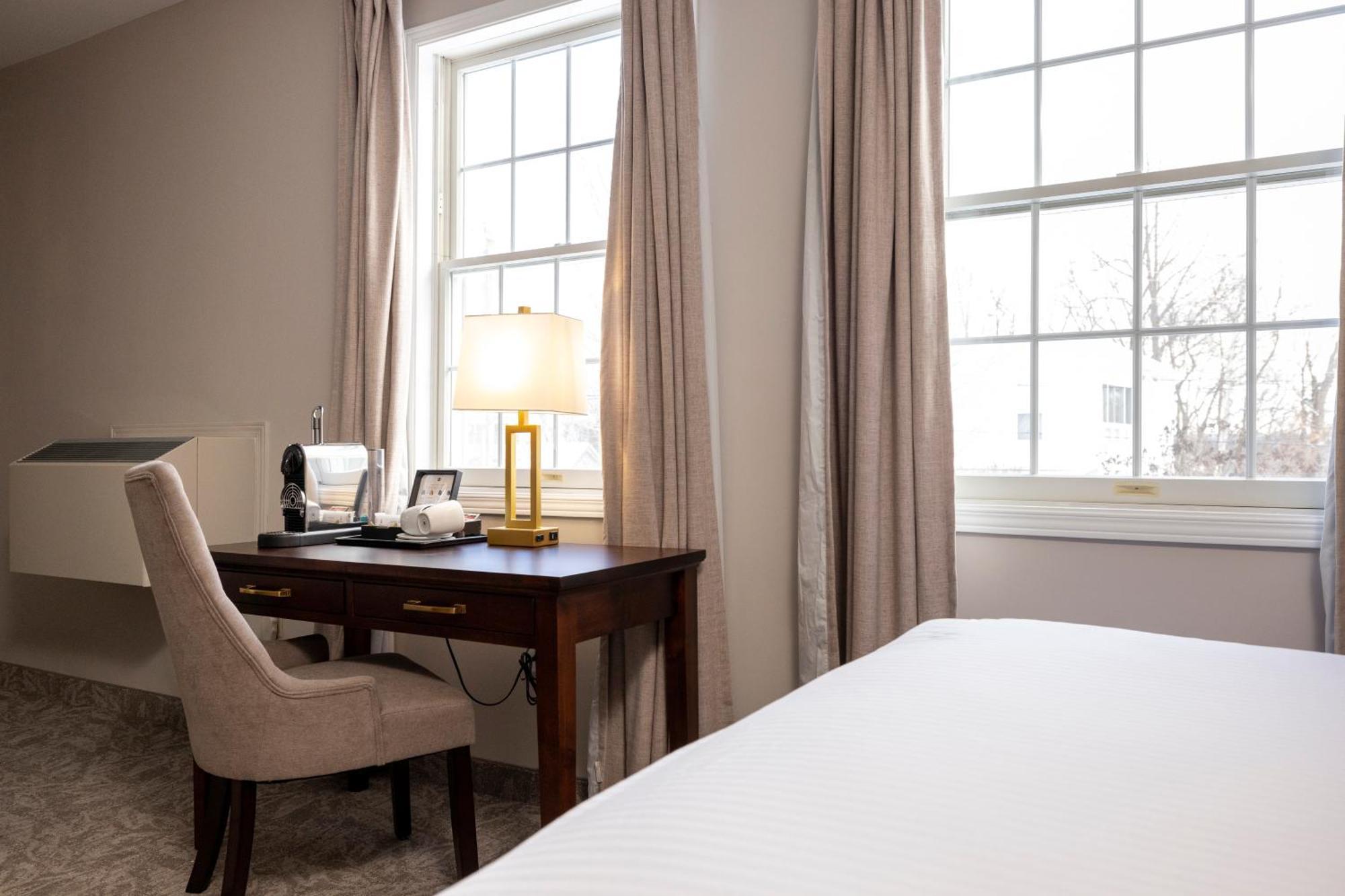 Queen Room with Garden View