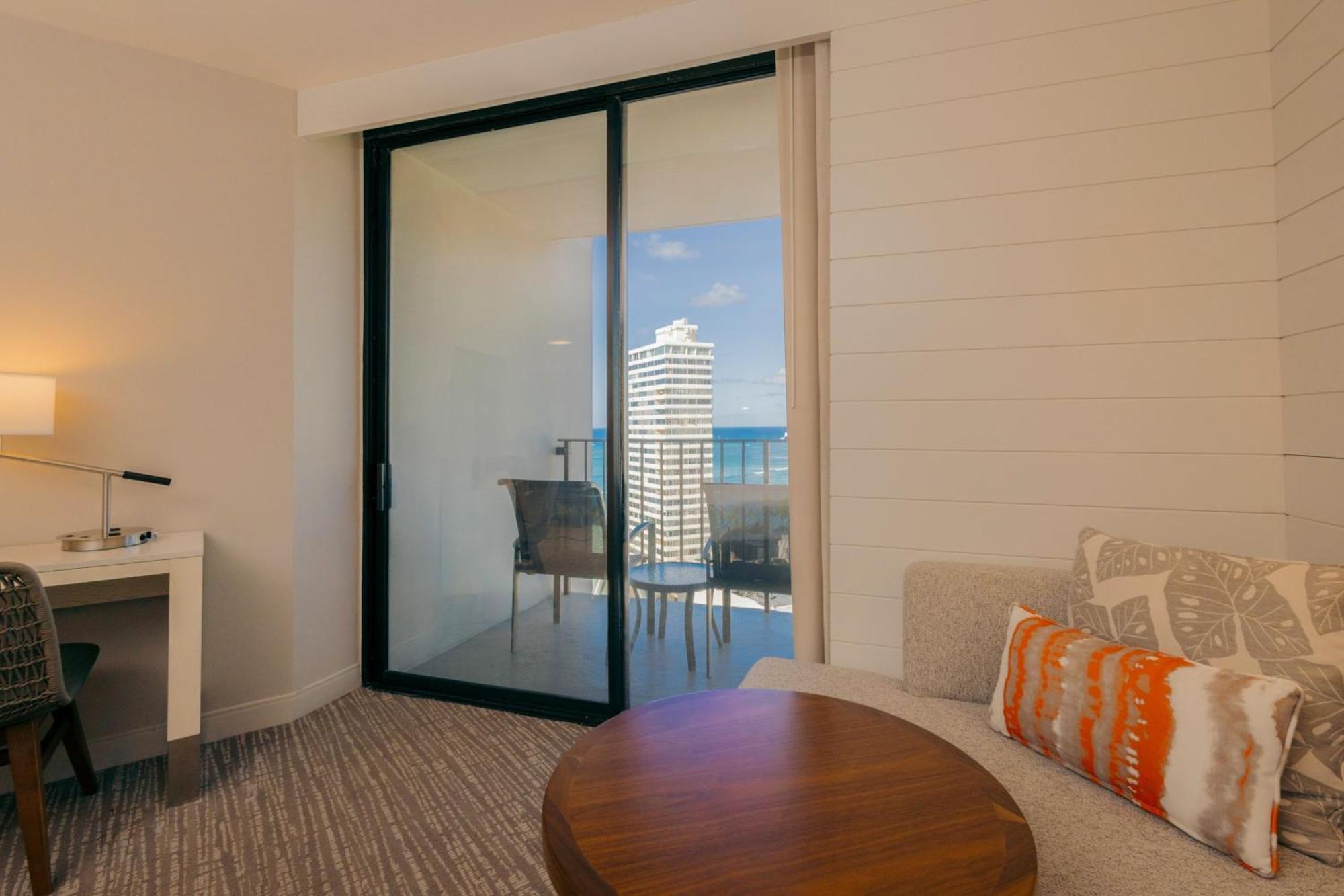 Ocean View Guest room 2 Double Paoakalani Tower Balcony