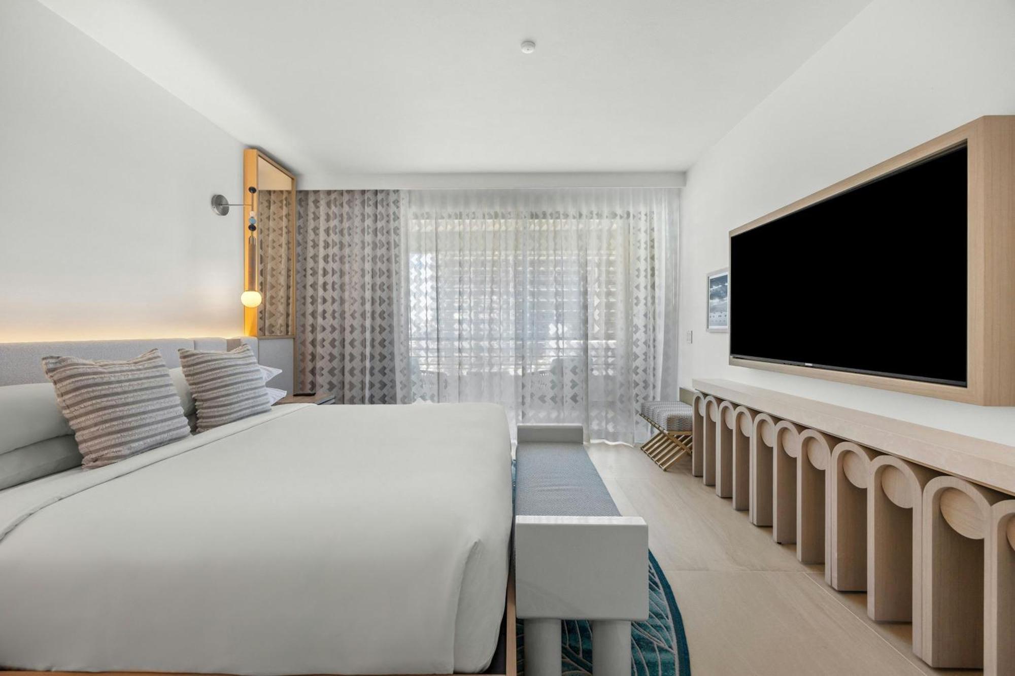 Habitación Esquinera con balcón y vistas a la ciudad - 1 cama extragrande