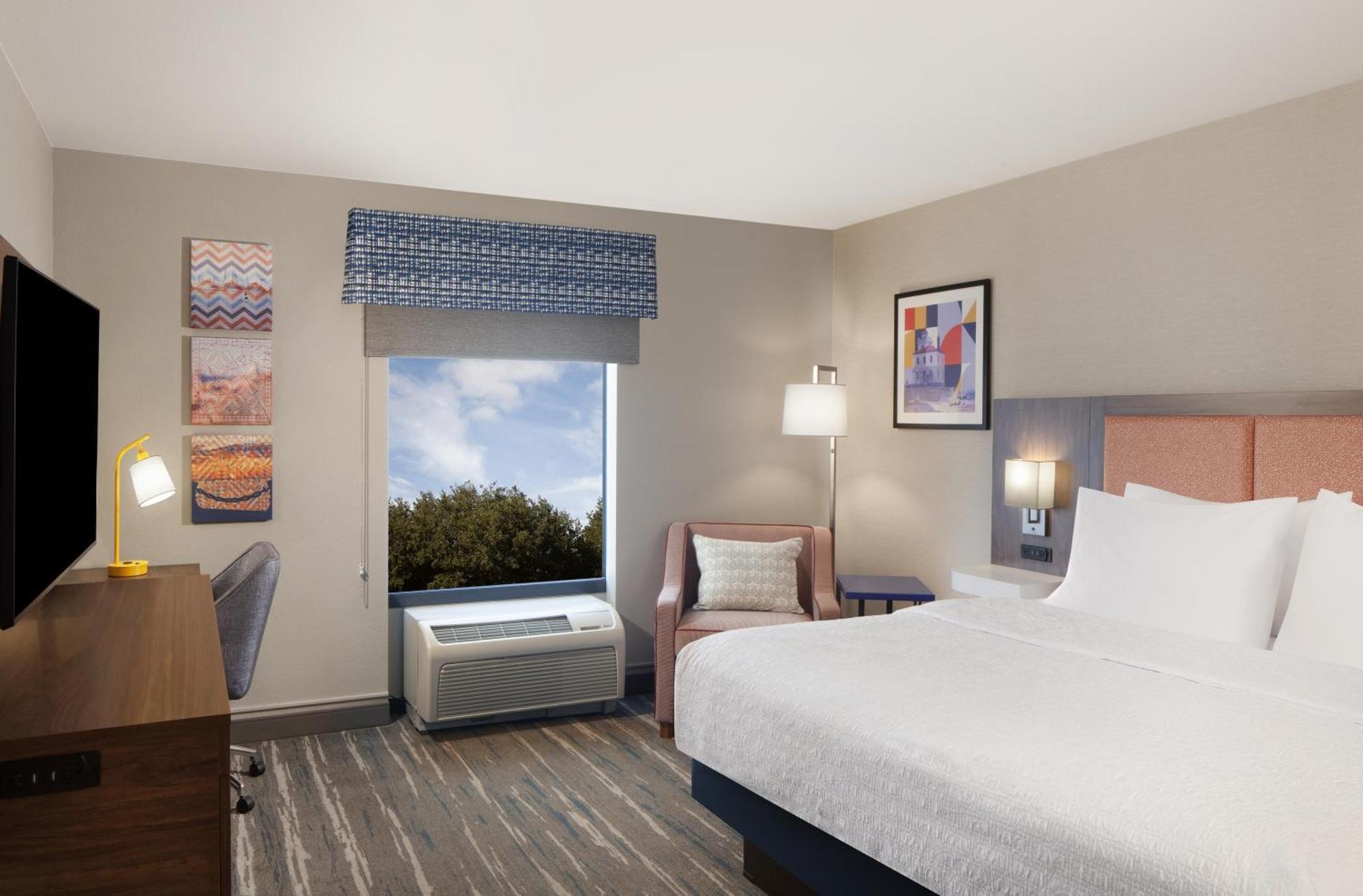 Deluxe King Room - Non-Smoking