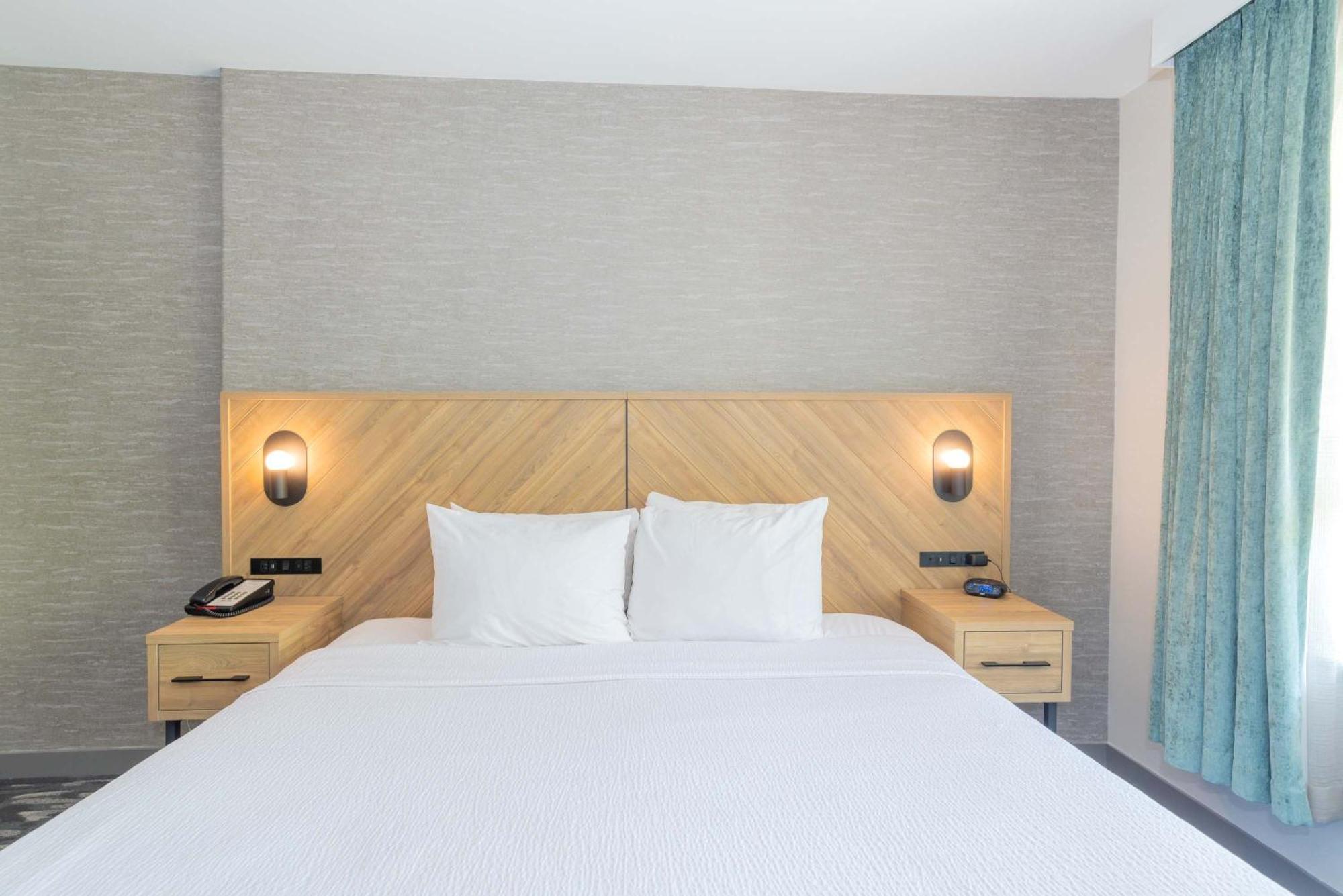 Accessible Suite, 1 King Bed, Sofa Bed, Kitchen