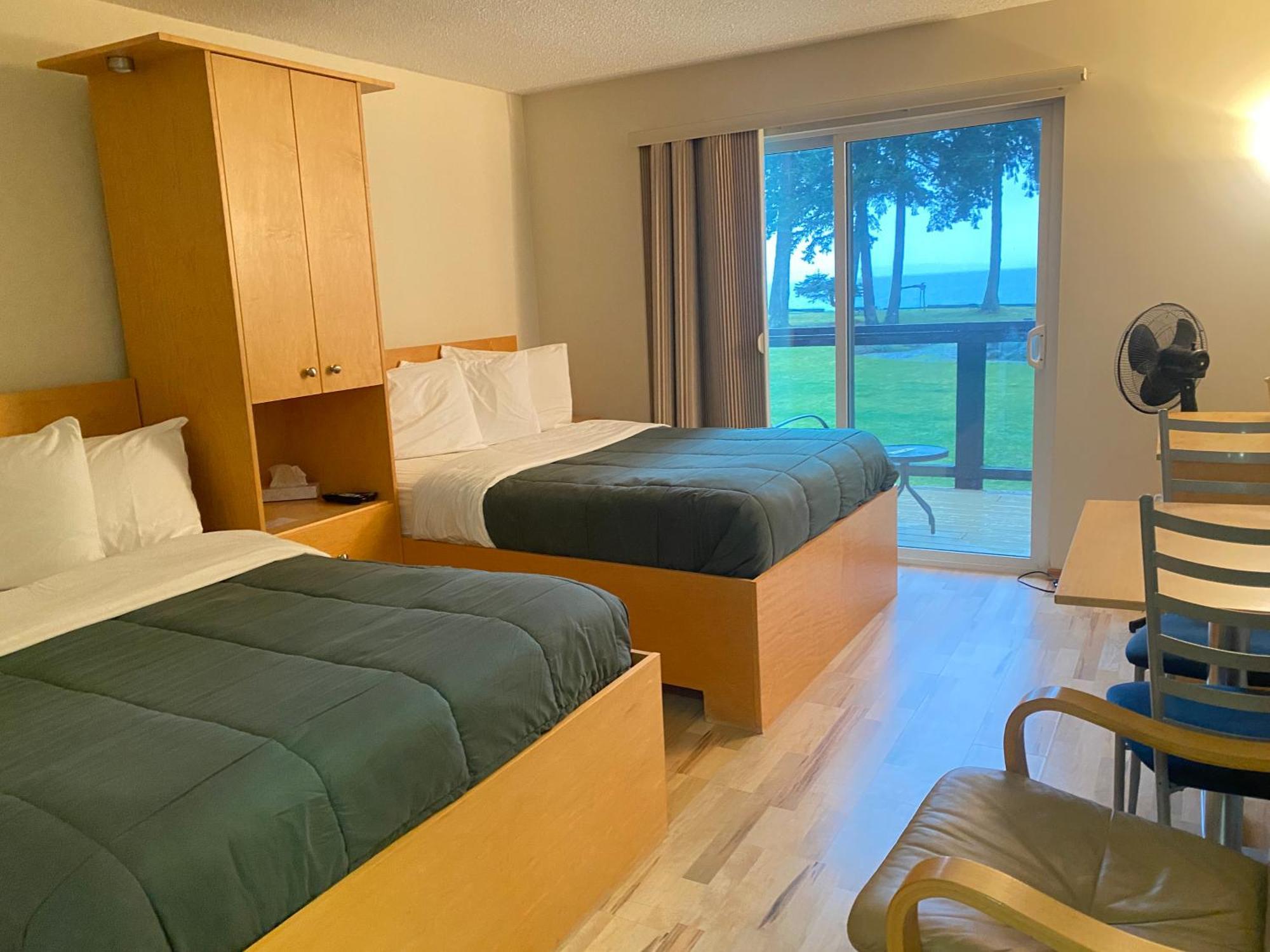 Double or Twin Room with Sea View