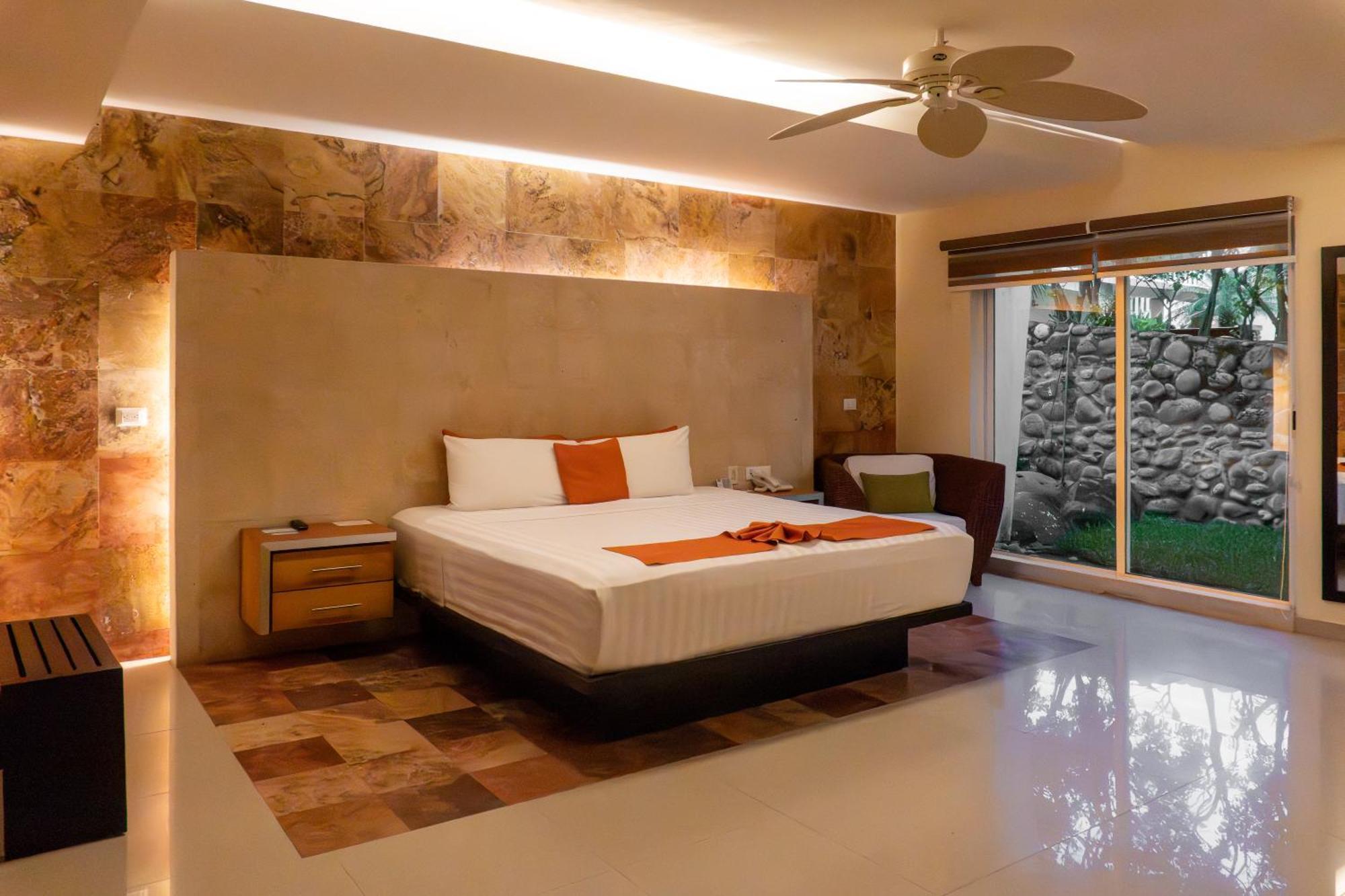 Junior Suite with Garden View