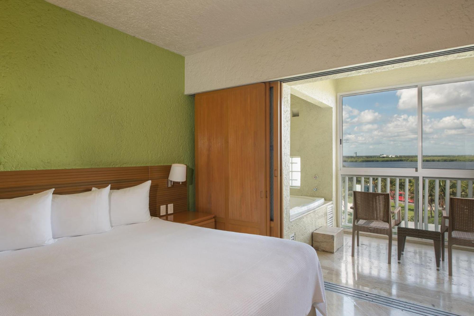 Two-Bedroom Deluxe King Suite Balcony Jacuzzi Lagoon View,1771580744:JPEG
