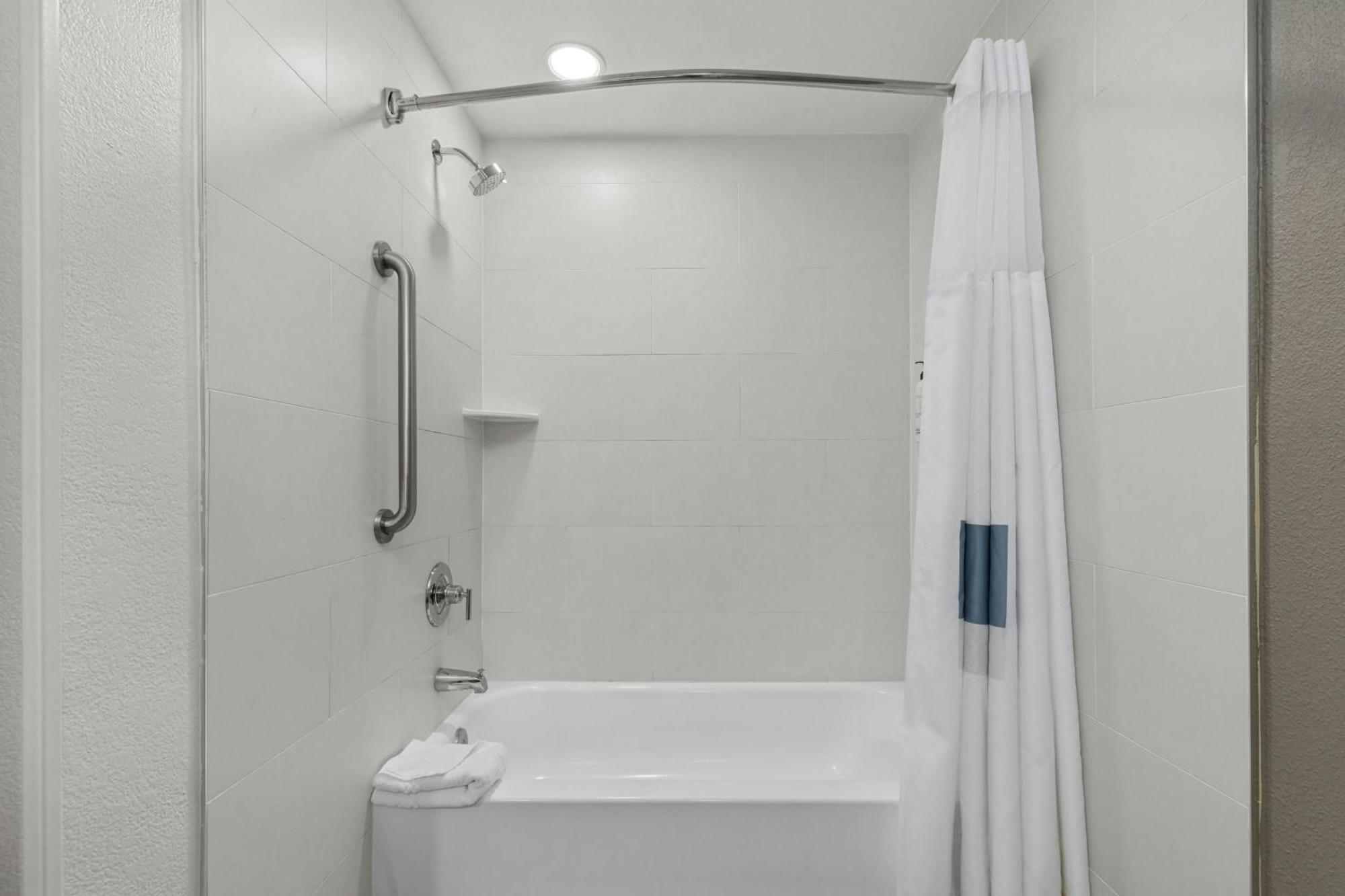 Habitación con 2 camas grandes