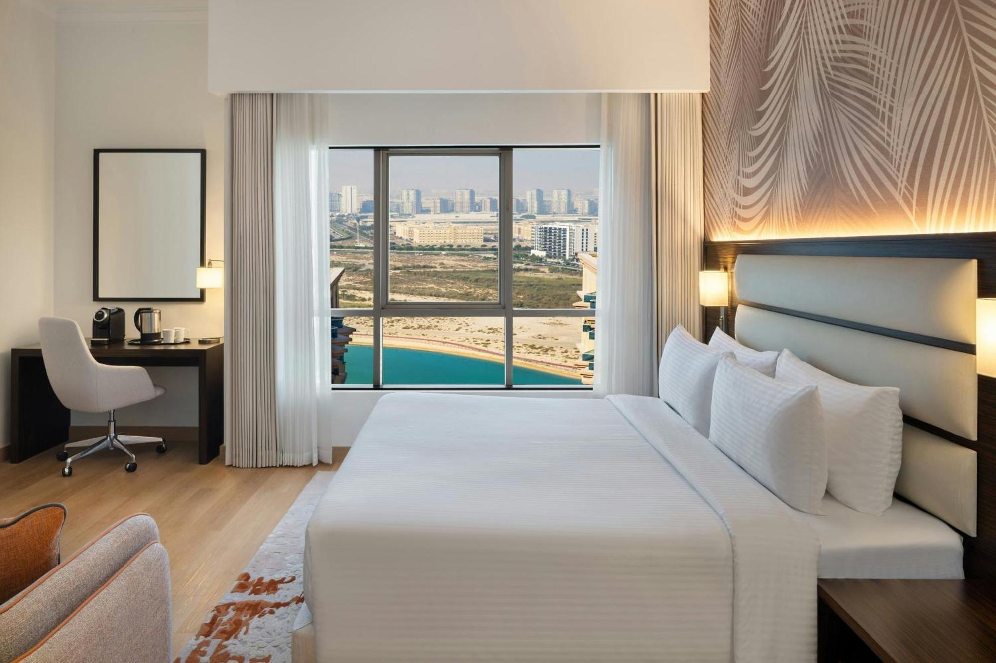 Deluxe King Room Partial Water View