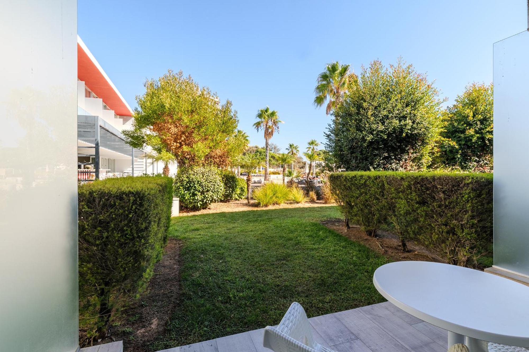 Deluxe Double or Twin Room with Pool View,1742959077:JPEG