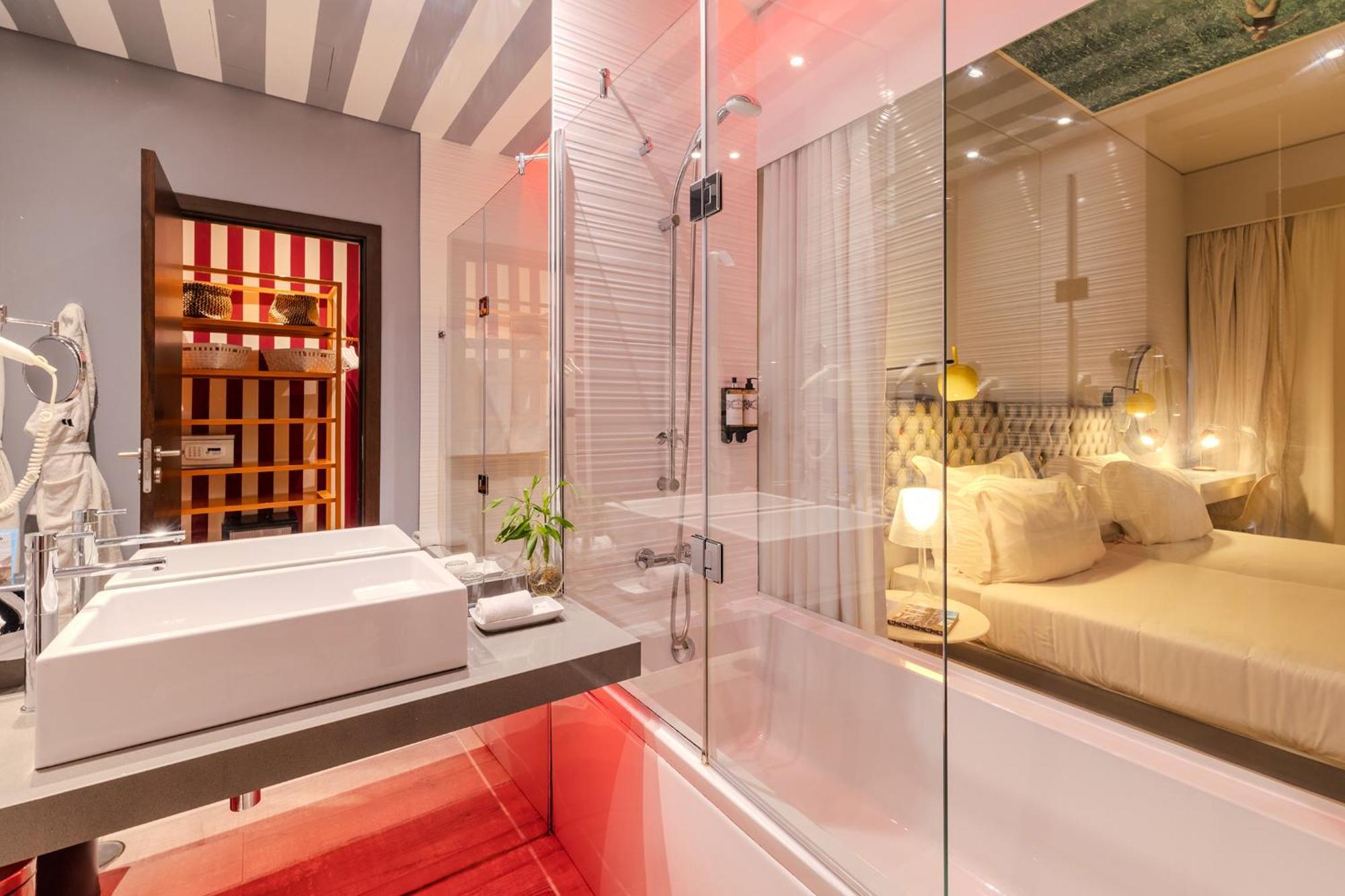 Deluxe Double or Twin Room Pool View