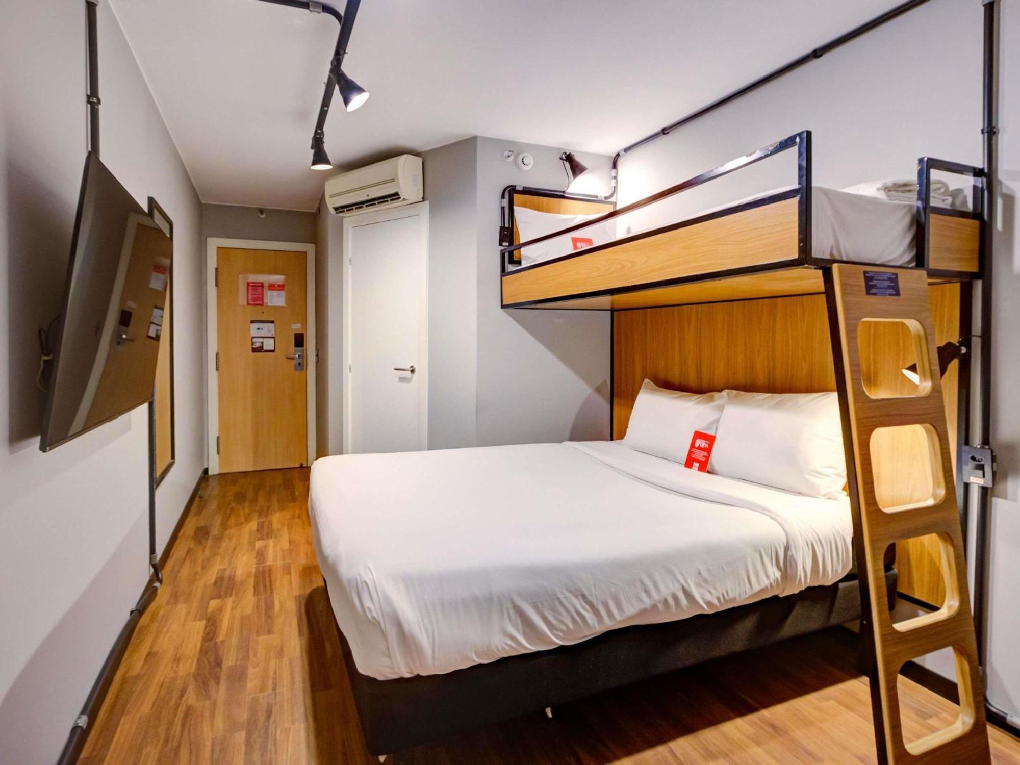 Habitación Cuádruple Estándar con literas