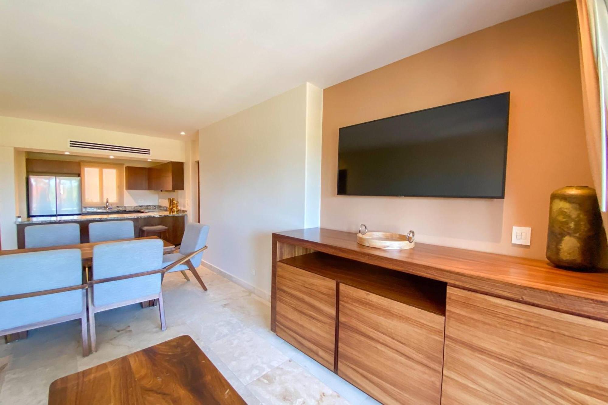 Oceanfront Villa with One King Bed and Two Double Beds - Terrace/Non-Smoking