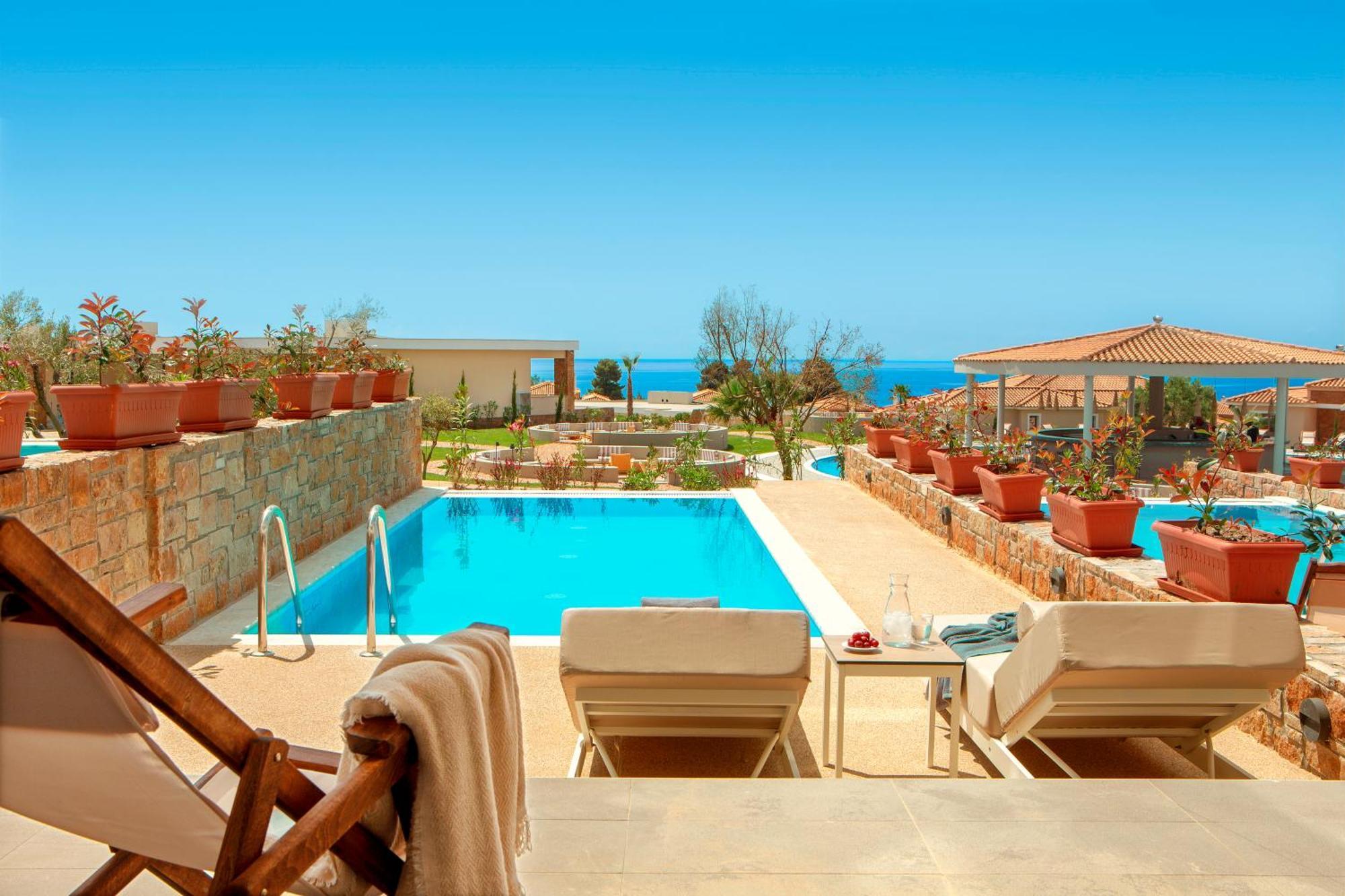 EXECUTIVE BUNGALOW MIT MEERBLICK UND EIGENEM POOL