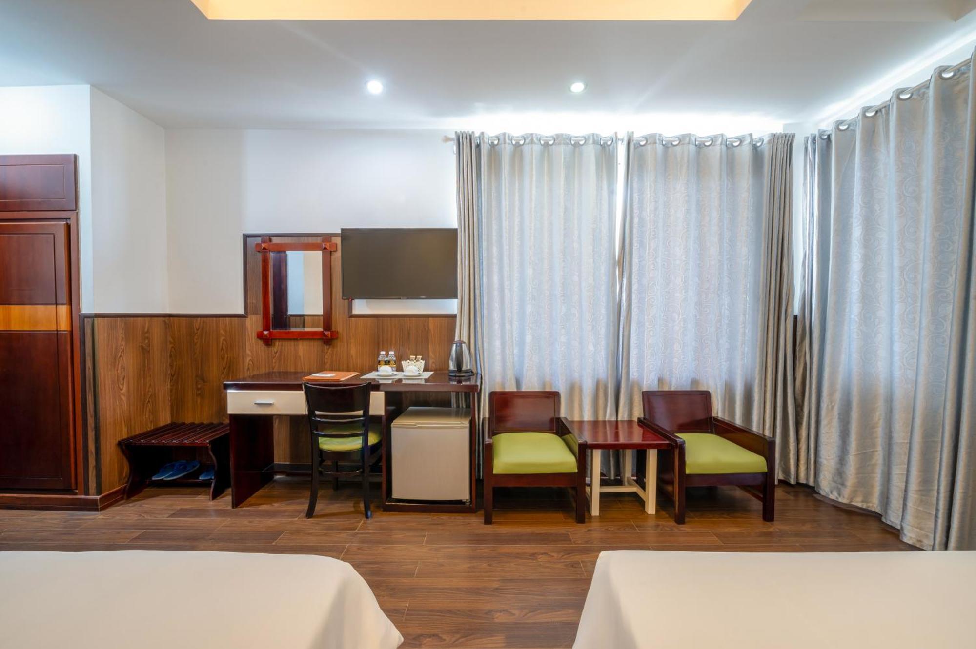 Superior Triple Room with Window