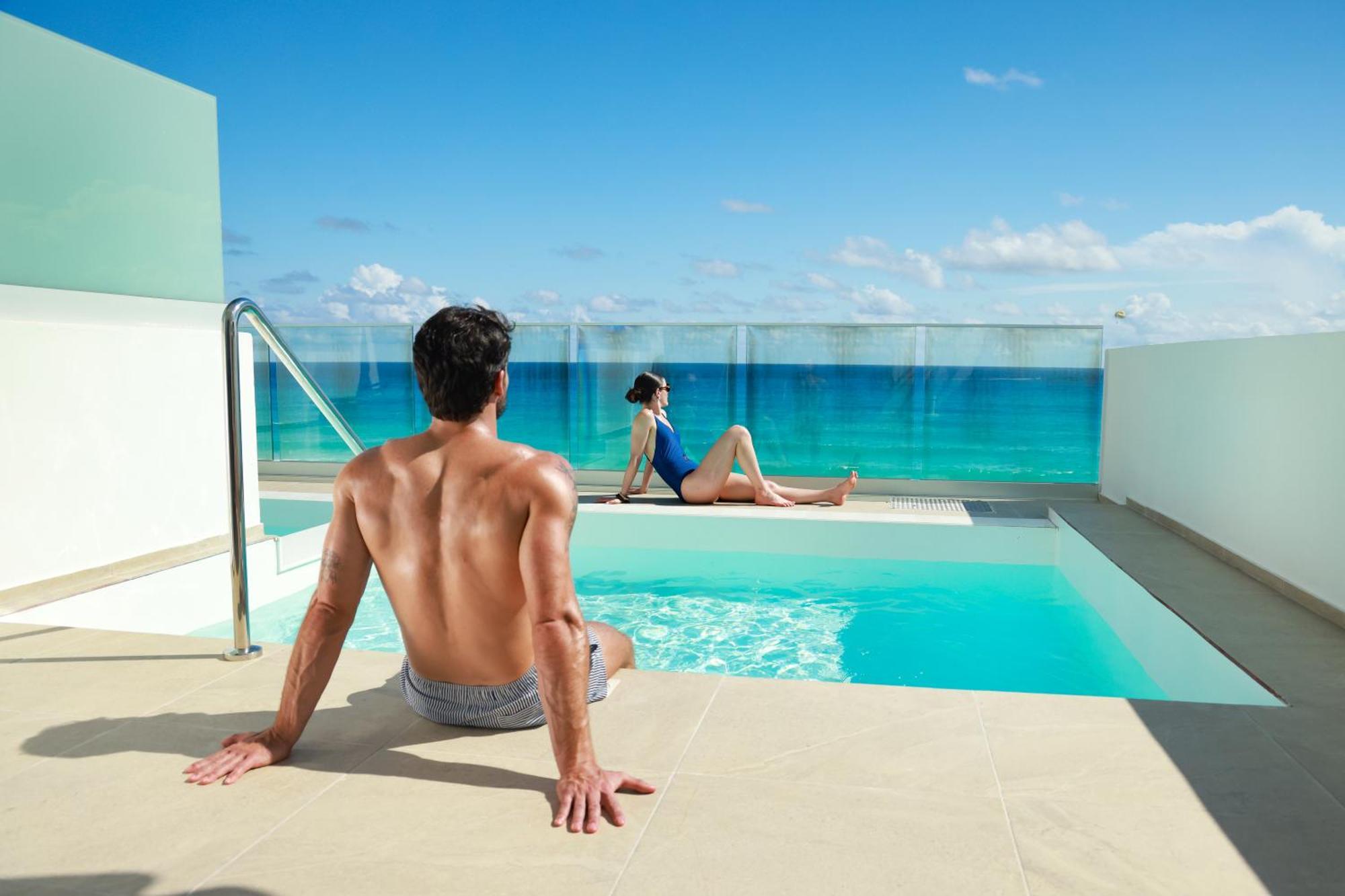 Habitación Doble frente al mar con acceso directo a la piscina - Más de 18 años