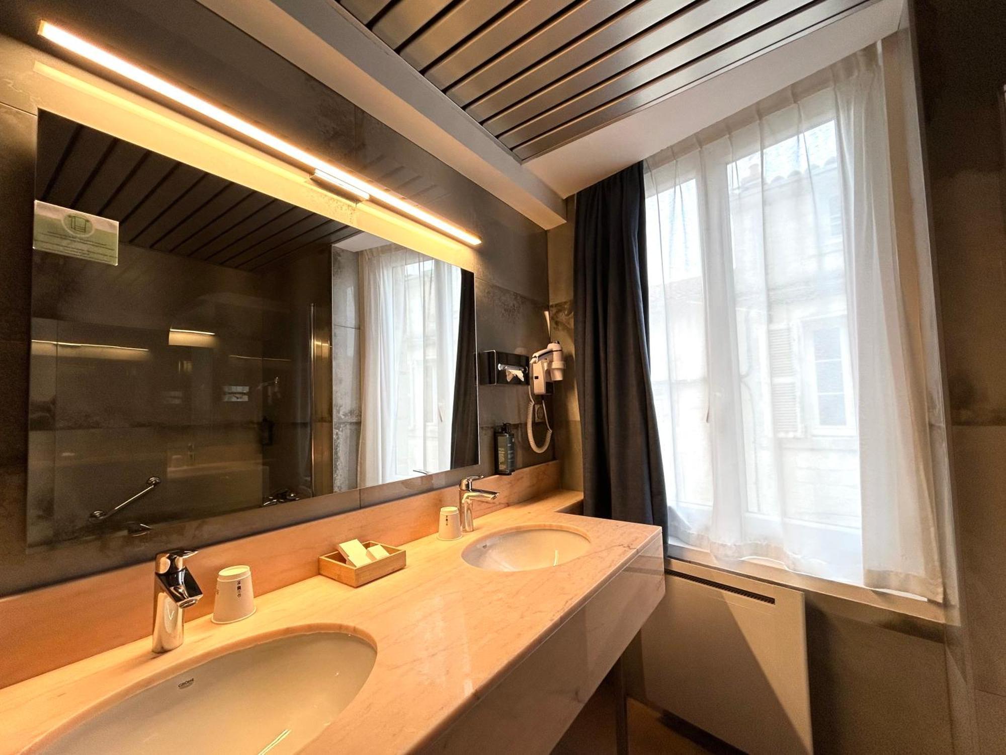 Suite Junior - Vue sur Rue Saint-Nicolas