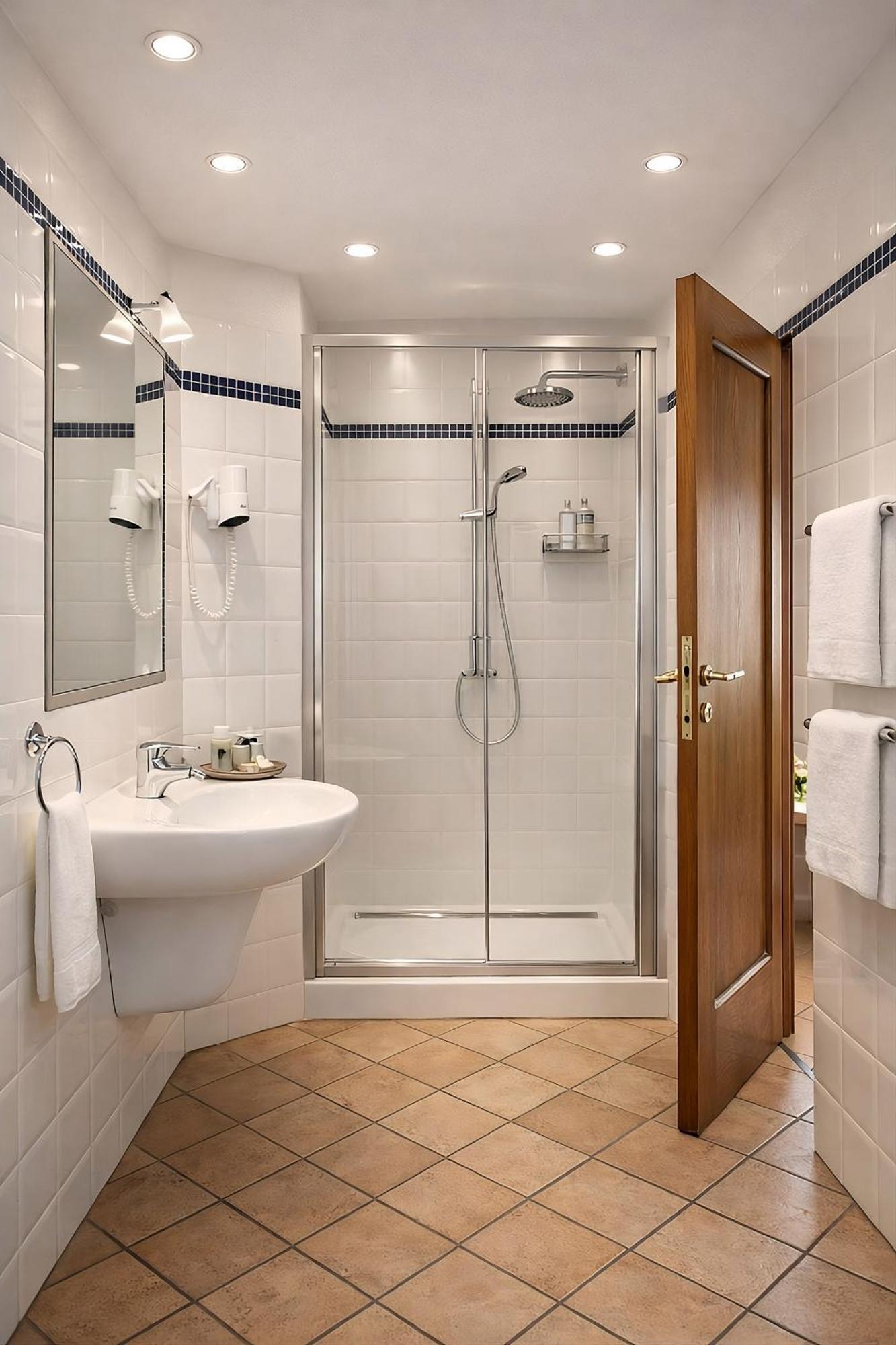 Triple Room,1746822926:JPEG
