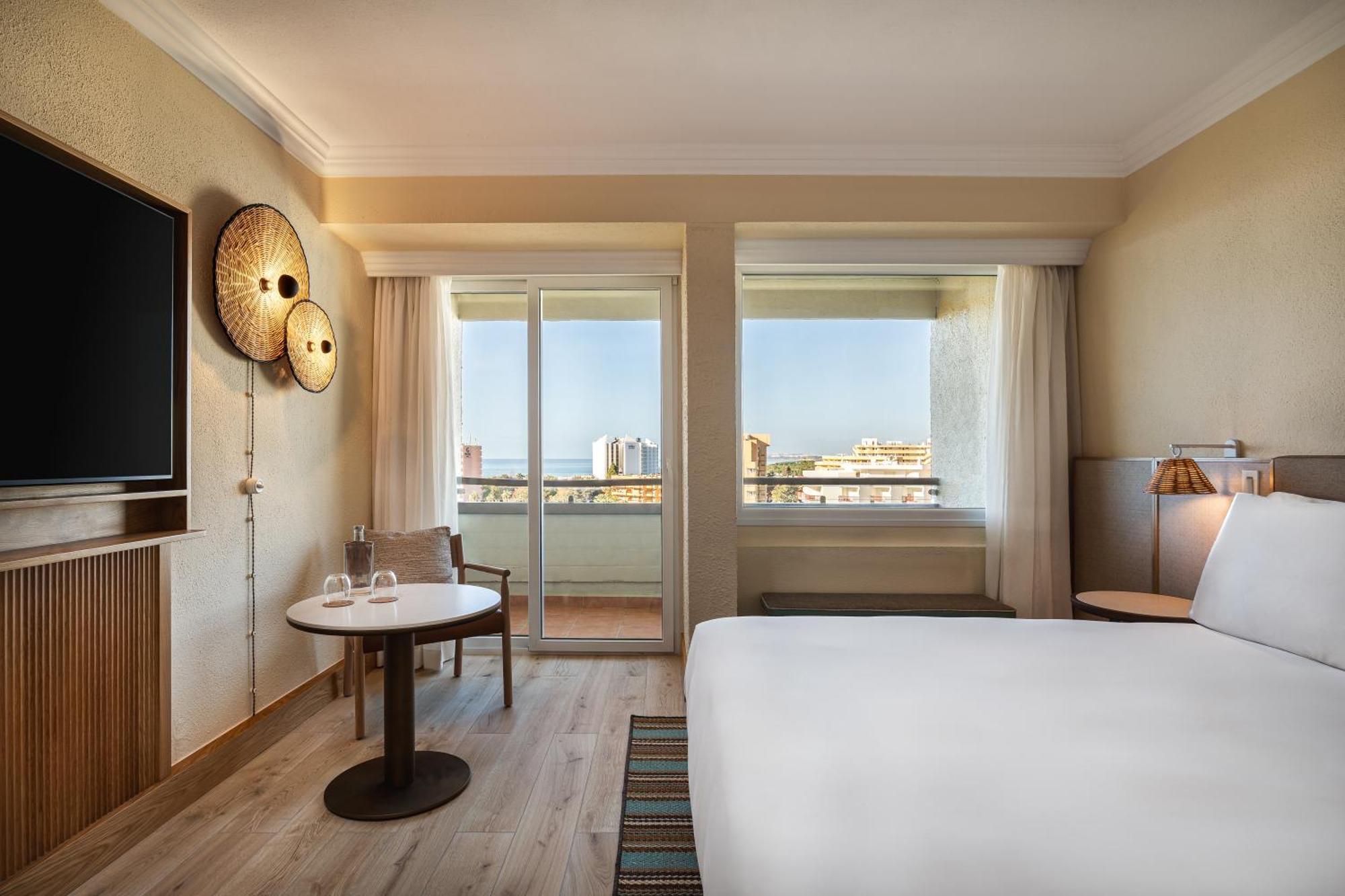 Kamer met Kingsize Bed en Uitzicht op Zee