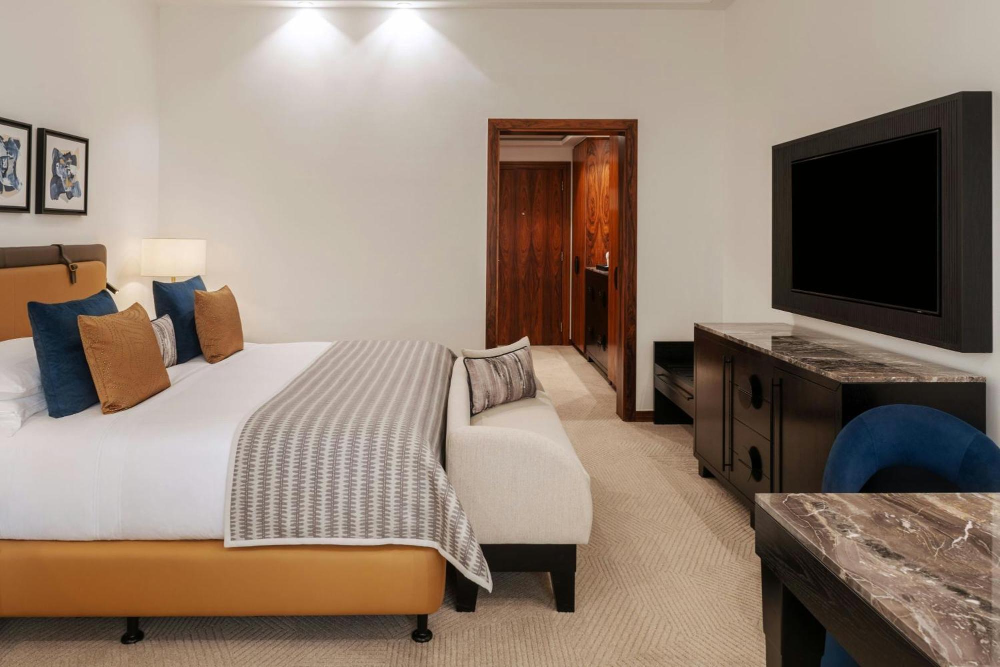 Deluxe Room Complimentary Resort Beach & Pool Access Guest room 1 King