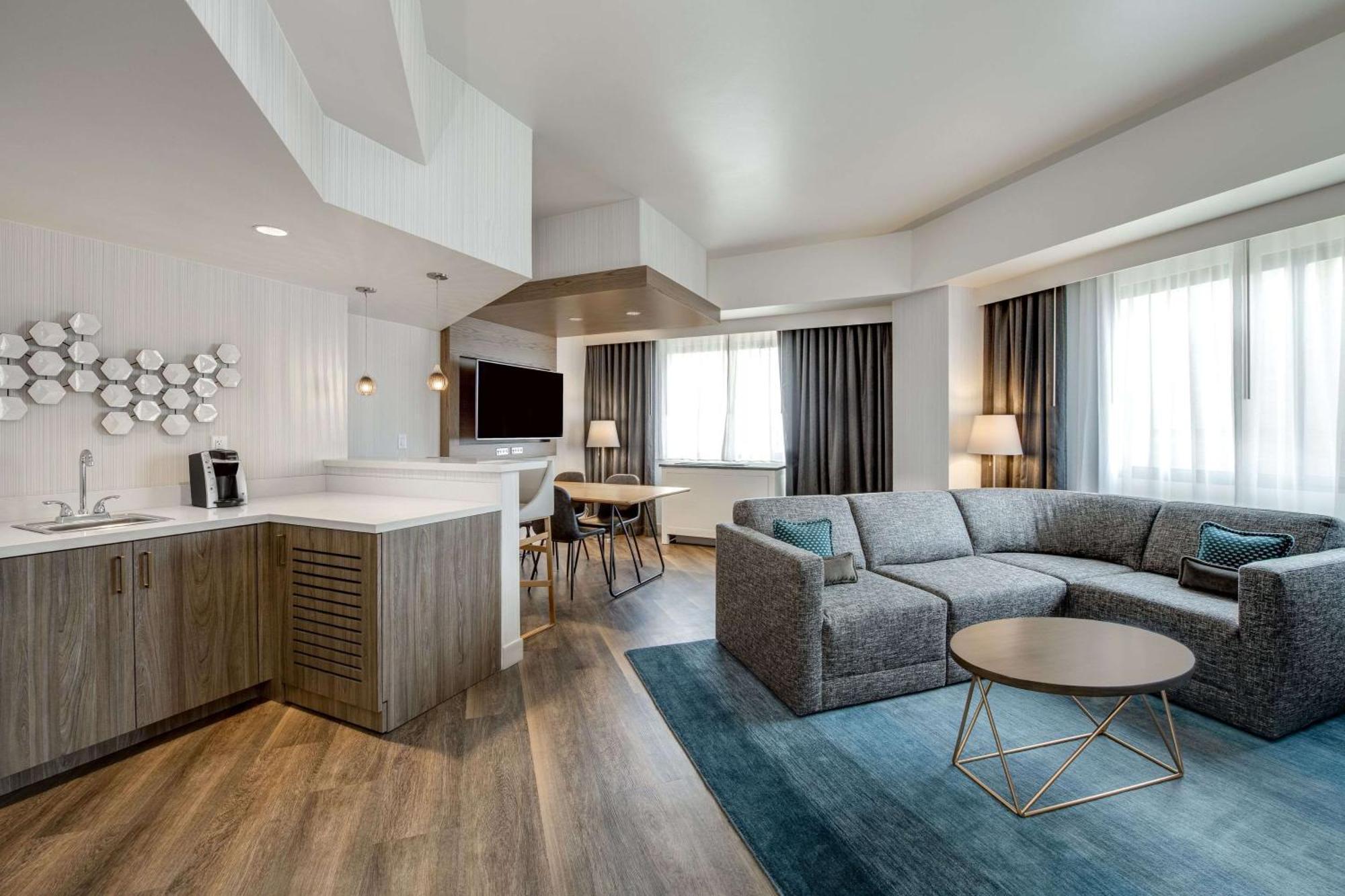 One-Bedroom Oakhurst King Suite