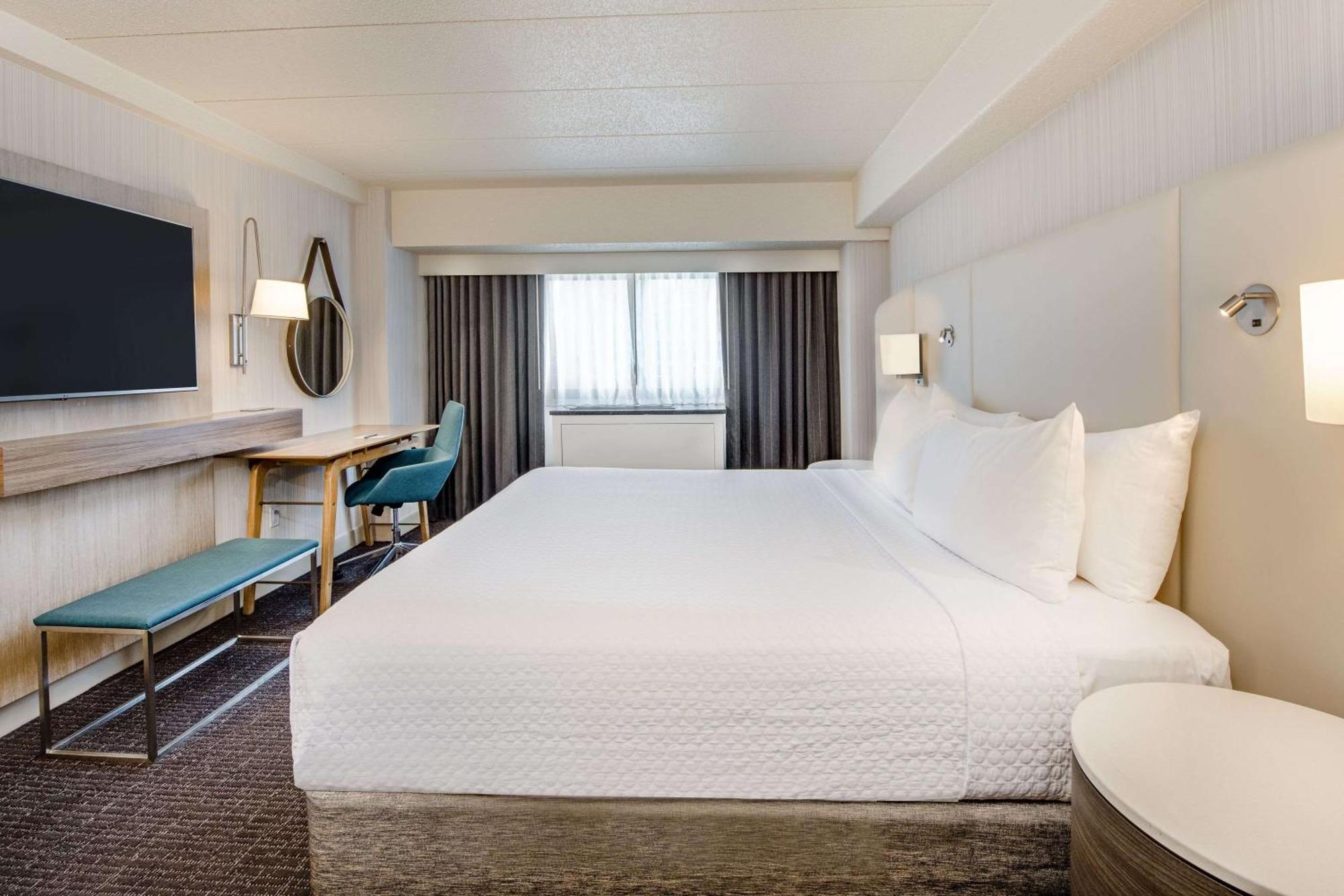 One-Bedroom King Champions Suite