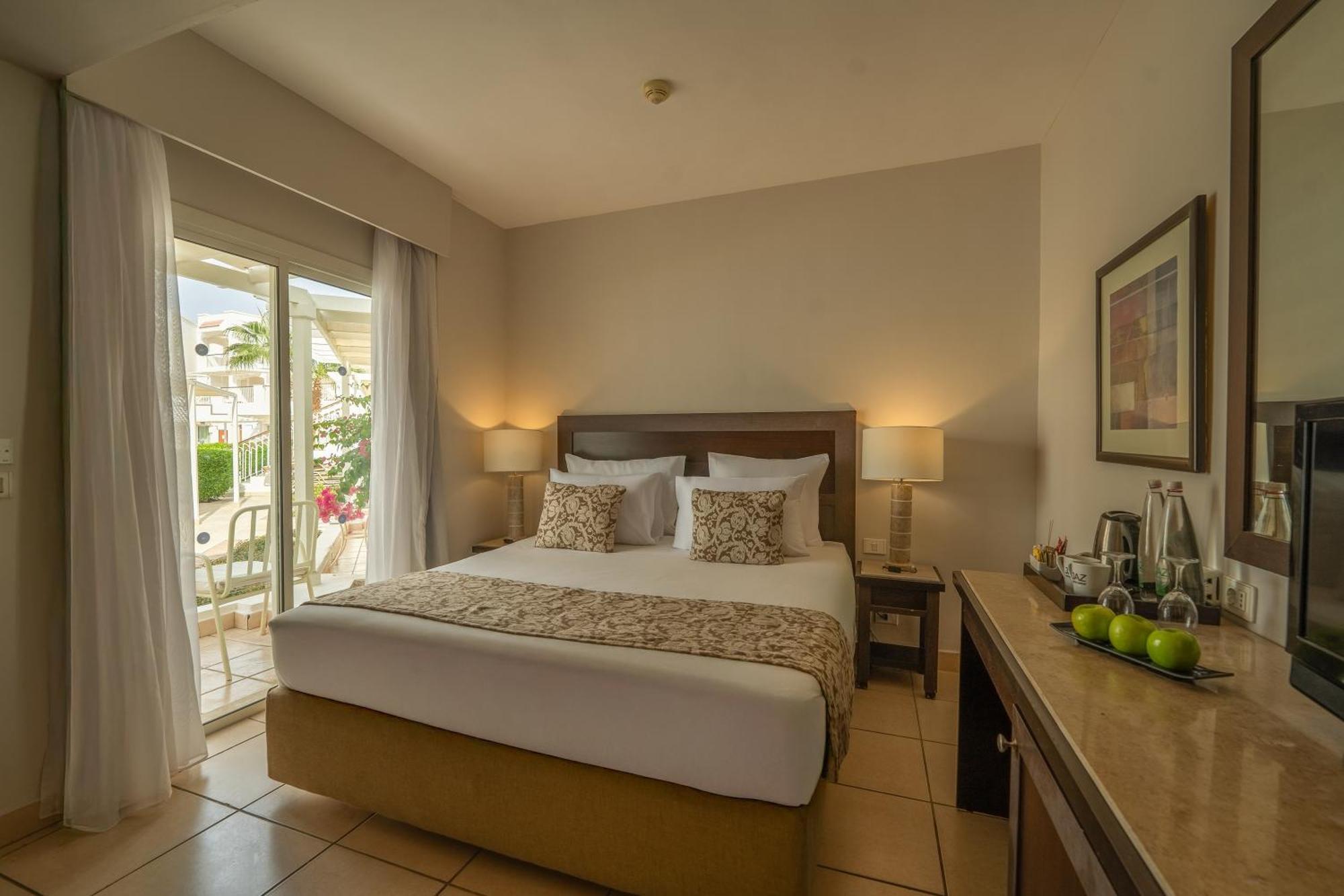 Standard Queen Bed Pool View