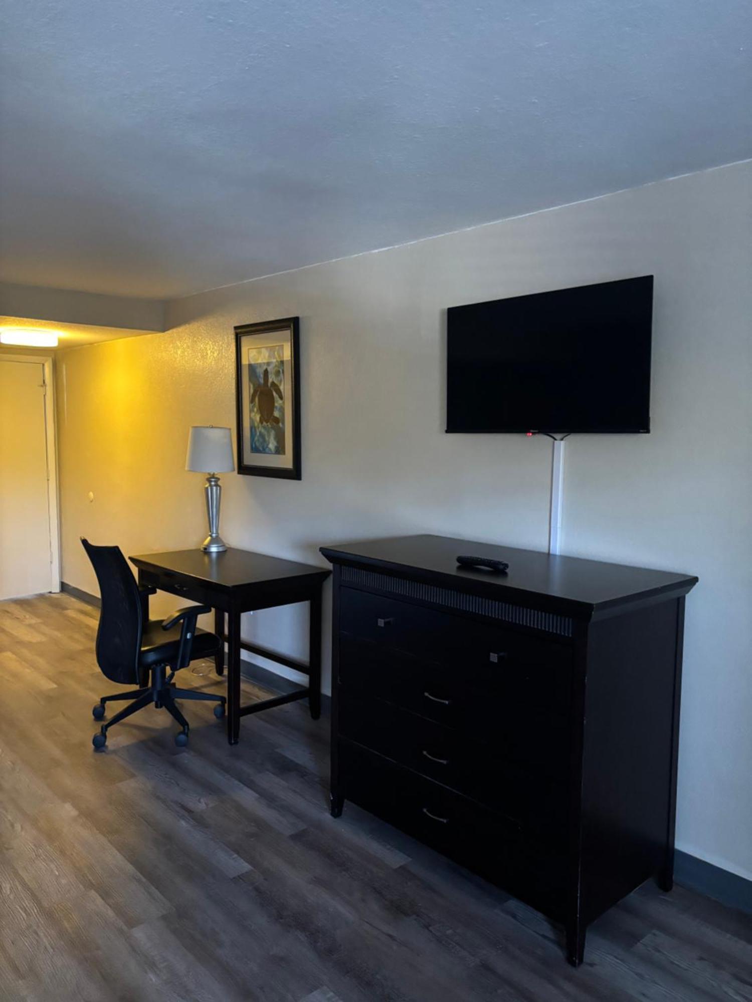 Deluxe King Suite