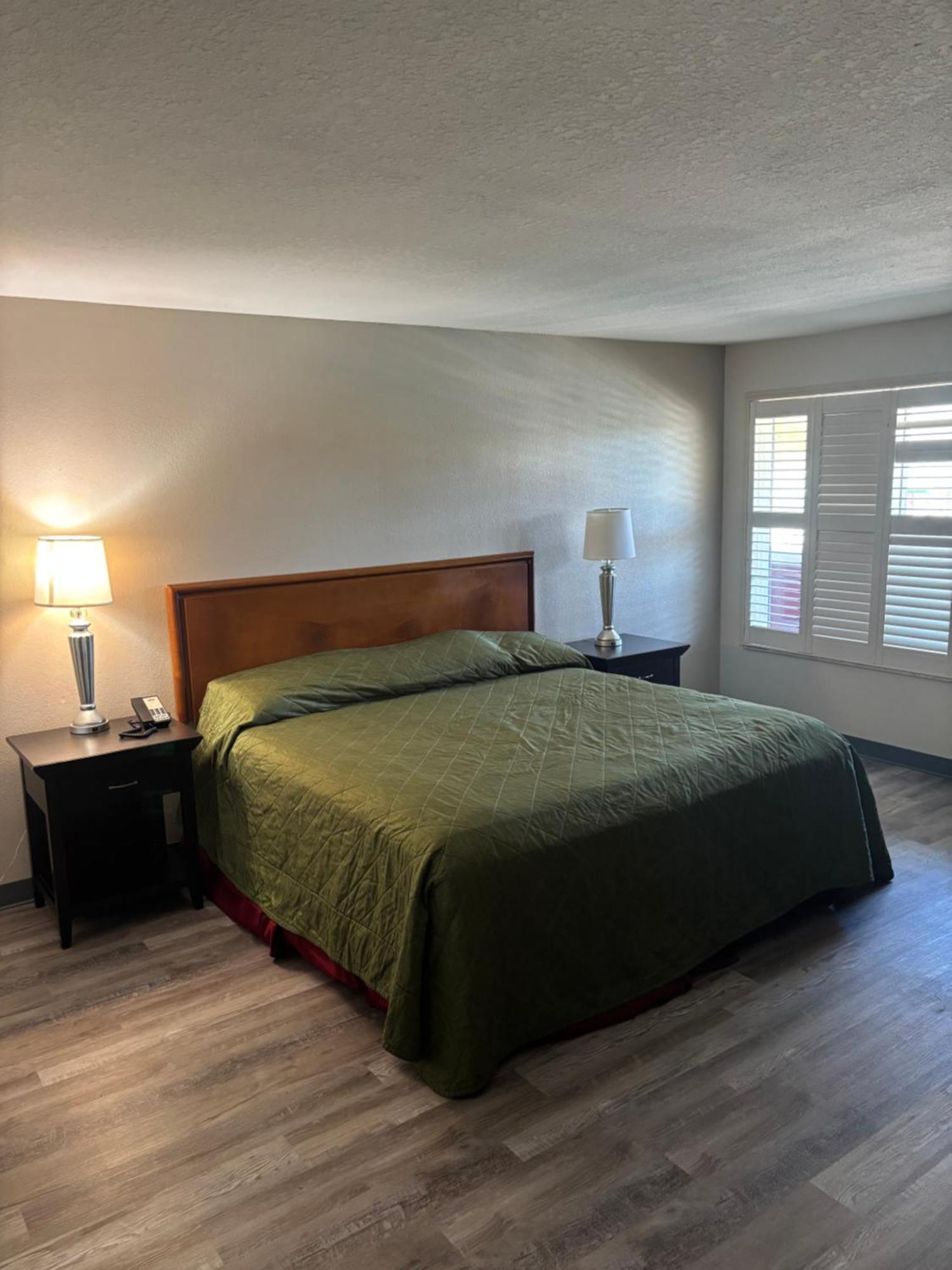 Deluxe King Suite