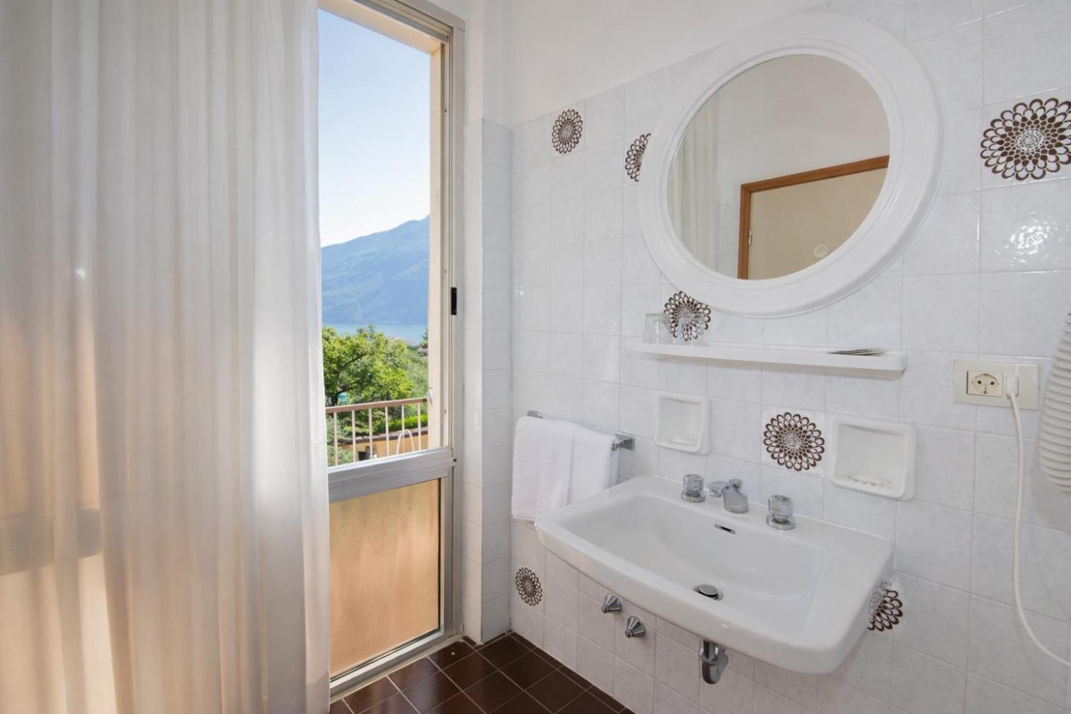 Standard Double or Twin Room with Balcony and side Lake view