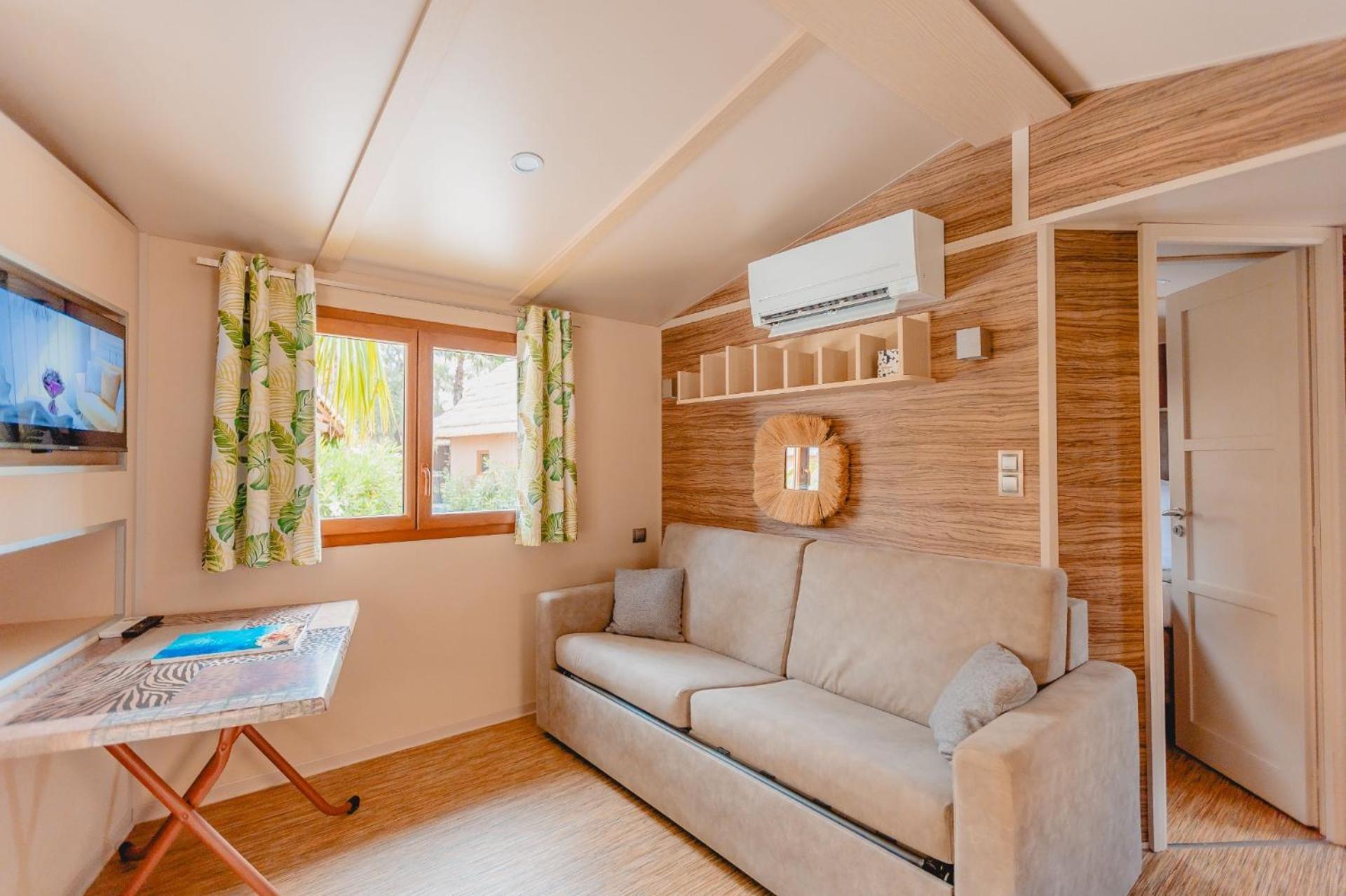 Premium Garden Tiki hutte-one bedroom sofa bed