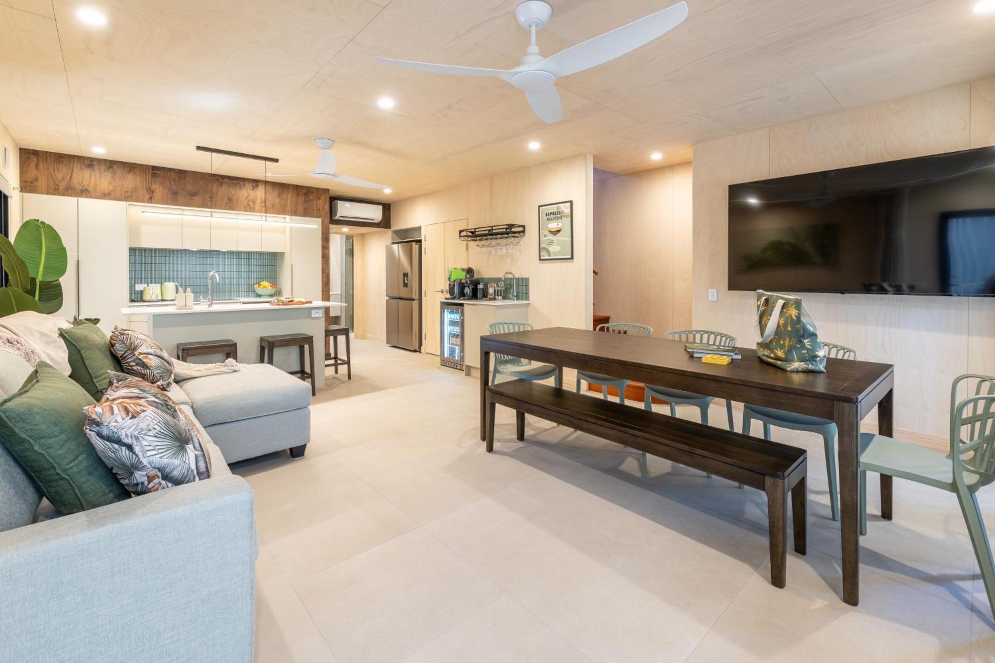 Three-Bedroom Holiday Home – Paradise Penthouse