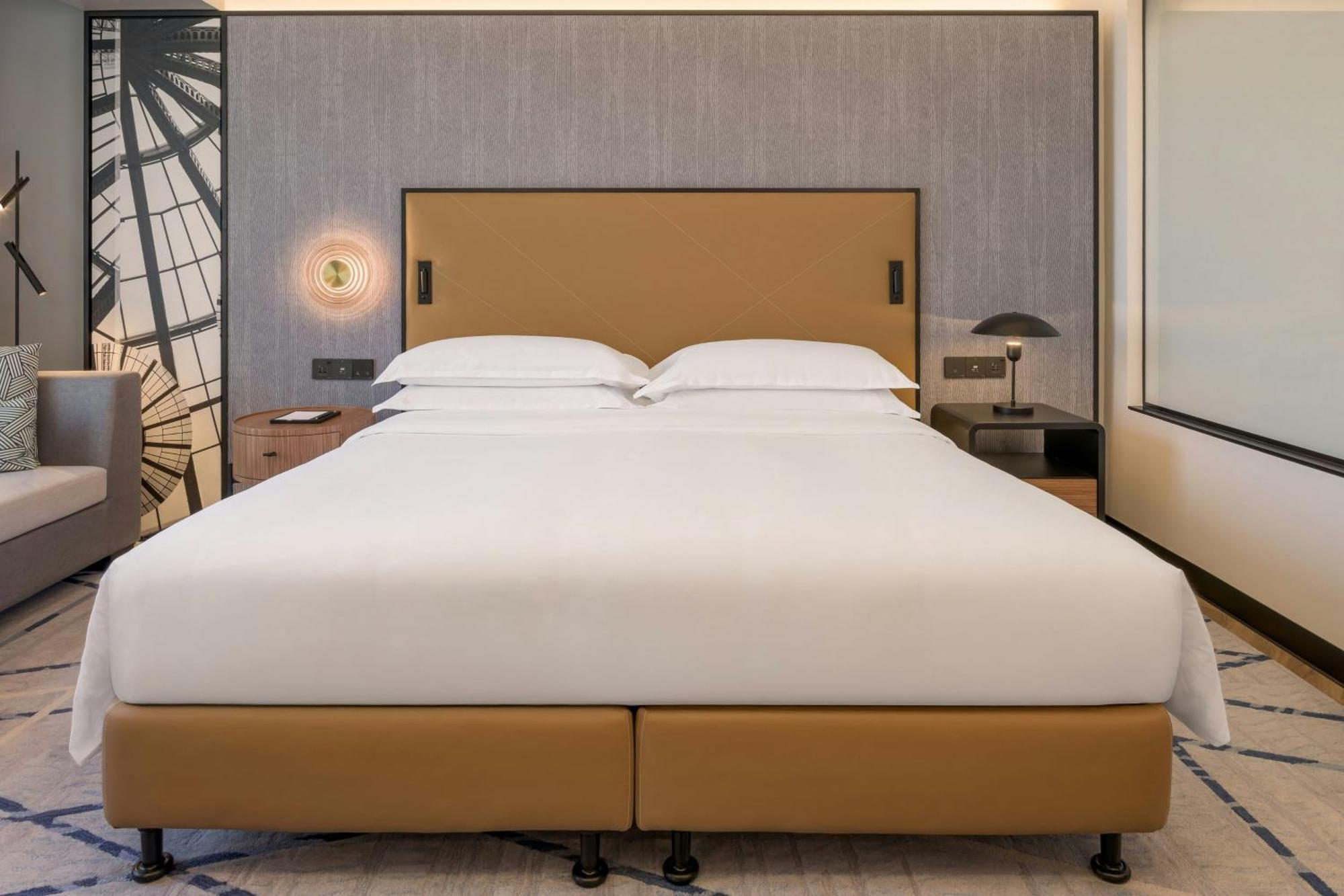 Deluxe King Room, City view